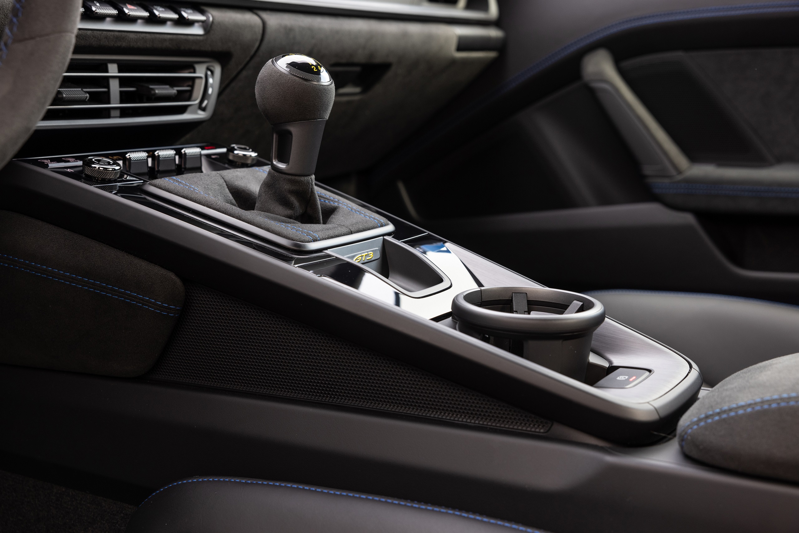 Download 2021 Porsche 911 GT3 MT - Central Console HD Wallpaper 2560x1707 #18
