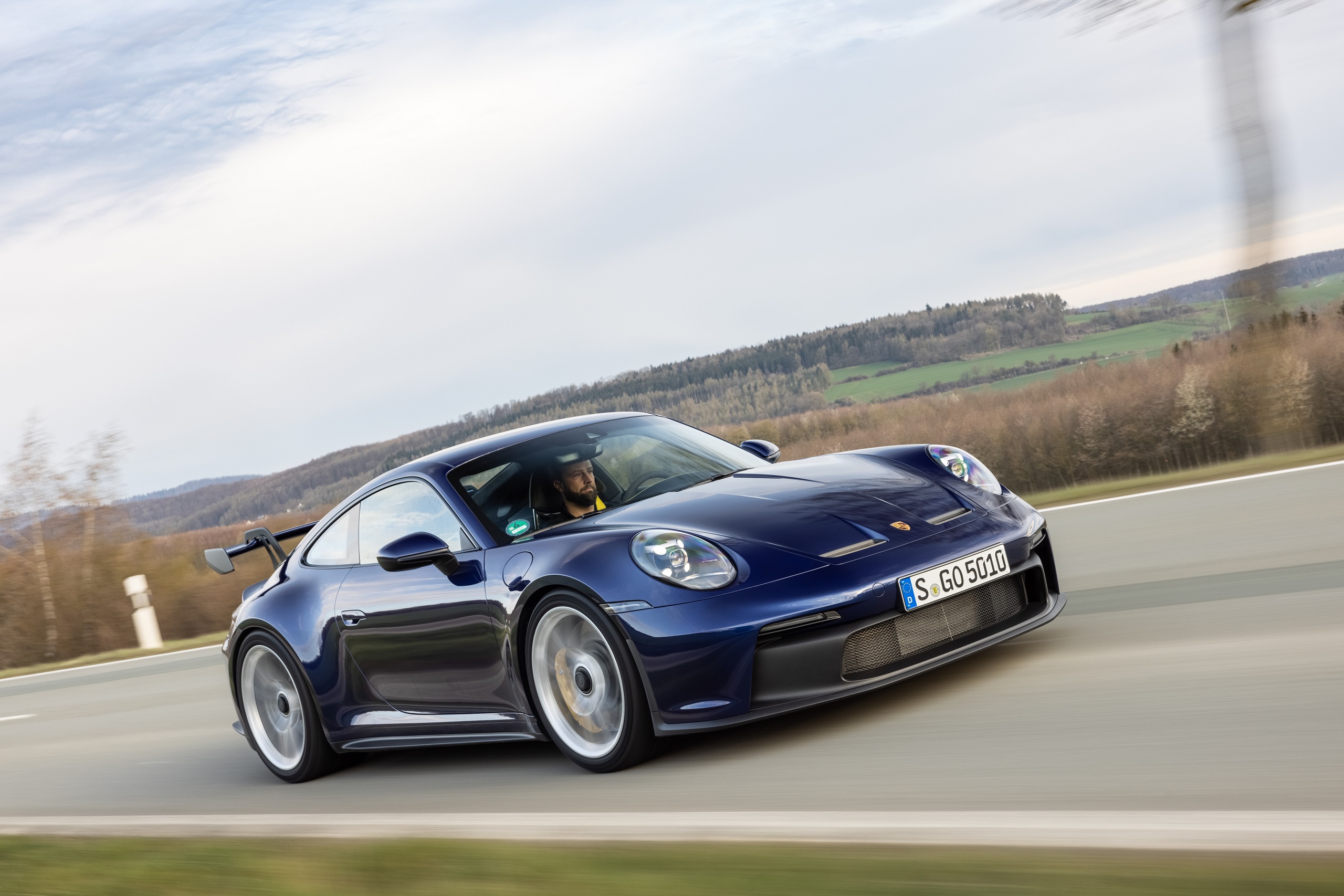 Download 2021 Porsche 911 GT3 MT - Front Three-Quarter HD Wallpaper 2560x1707 #3