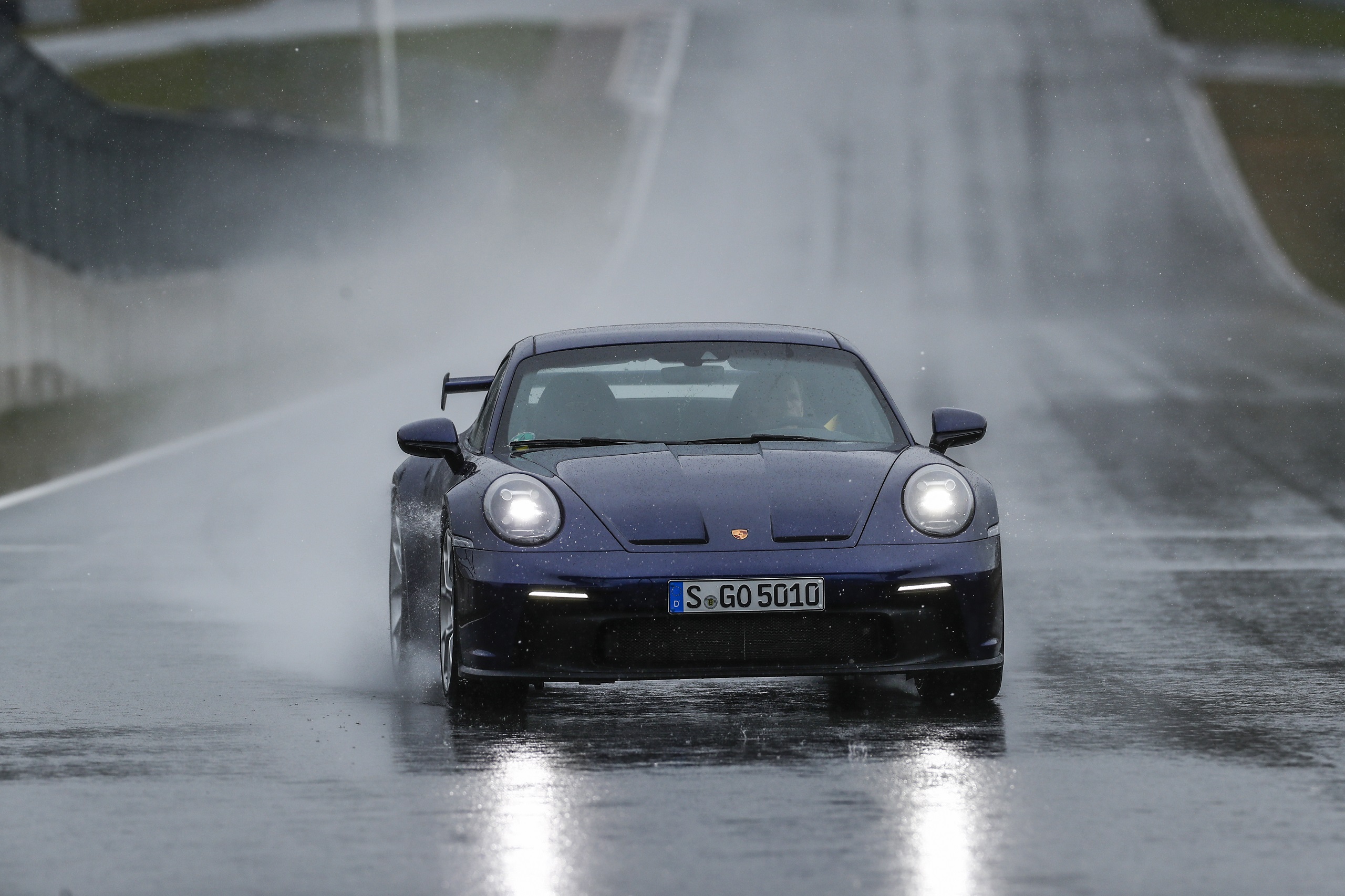 Download 2021 Porsche 911 GT3 MT - Front HD Wallpaper 2560x1706 #9