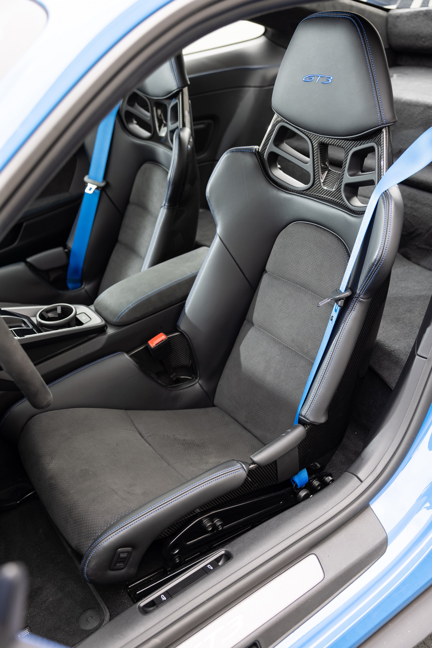 Download 2021 Porsche 911 GT3 MT - Interior, Front Seats HD Phone Wallpaper 1707x2560 #14