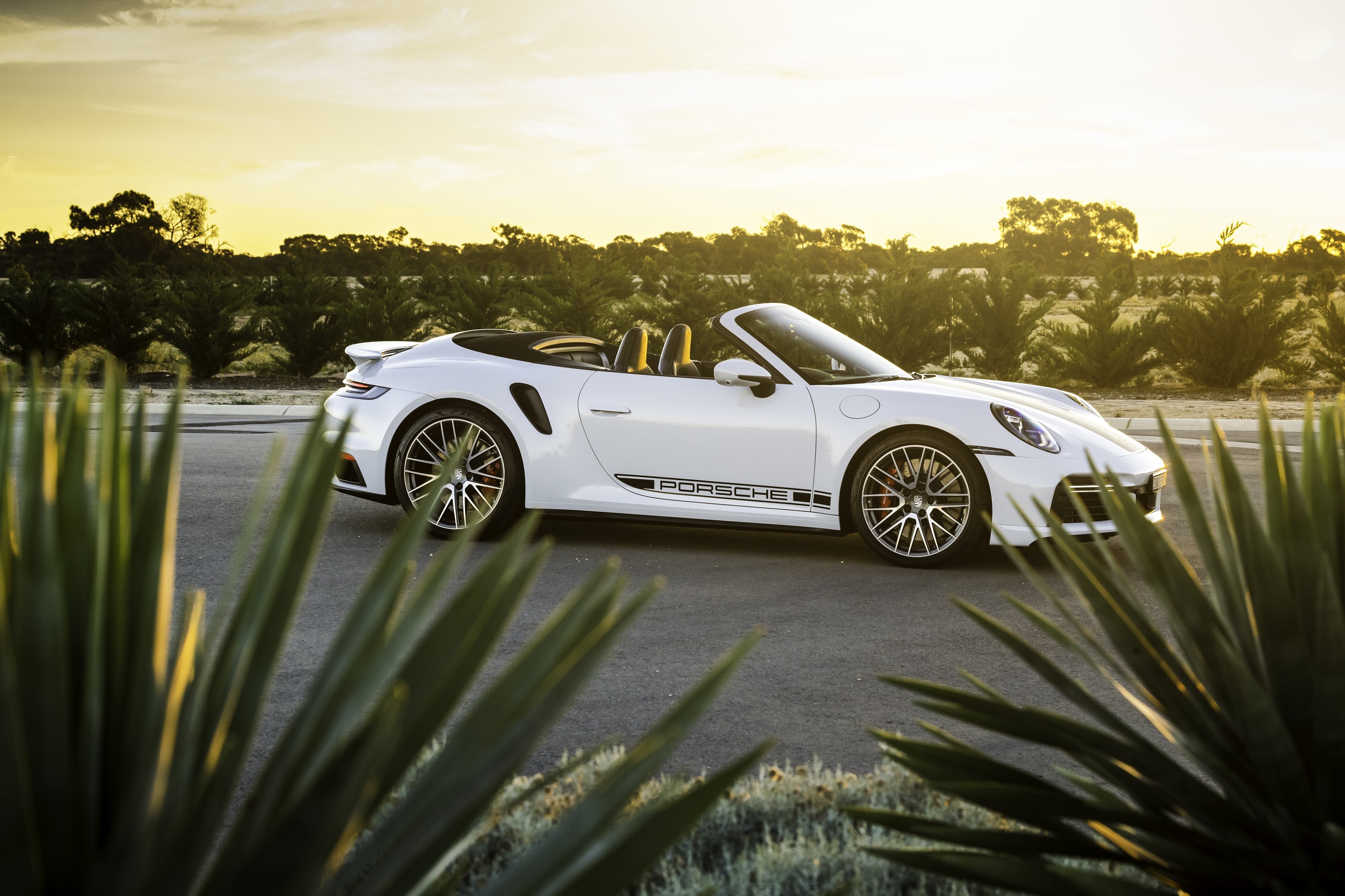 Download 2021 Porsche 911 Turbo Cabriolet [AU-spec] - Front Three-Quarter HD Wallpaper 2560x1707 #2