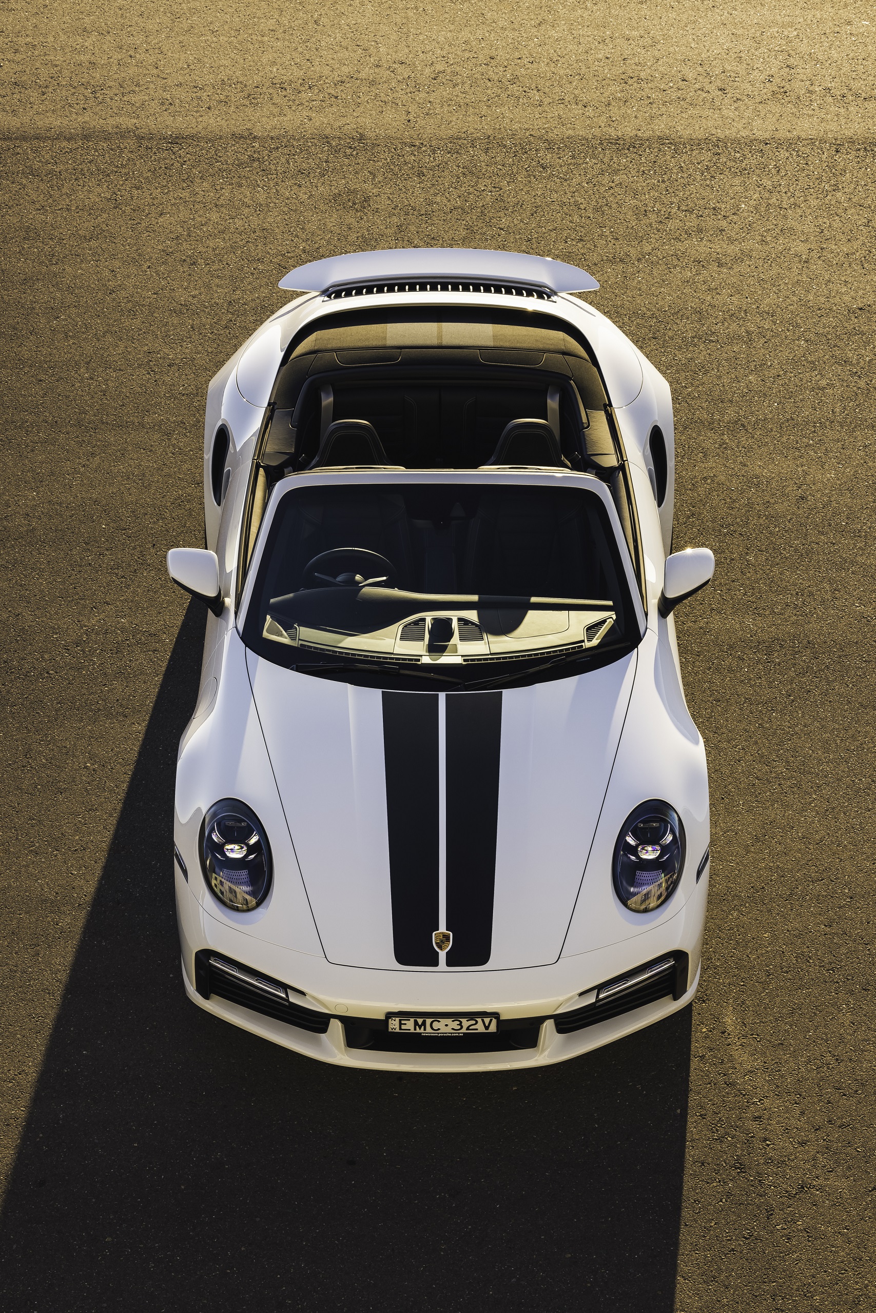 Download 2021 Porsche 911 Turbo Cabriolet [AU-spec] - Front HD Phone Wallpaper 1707x2560 #3
