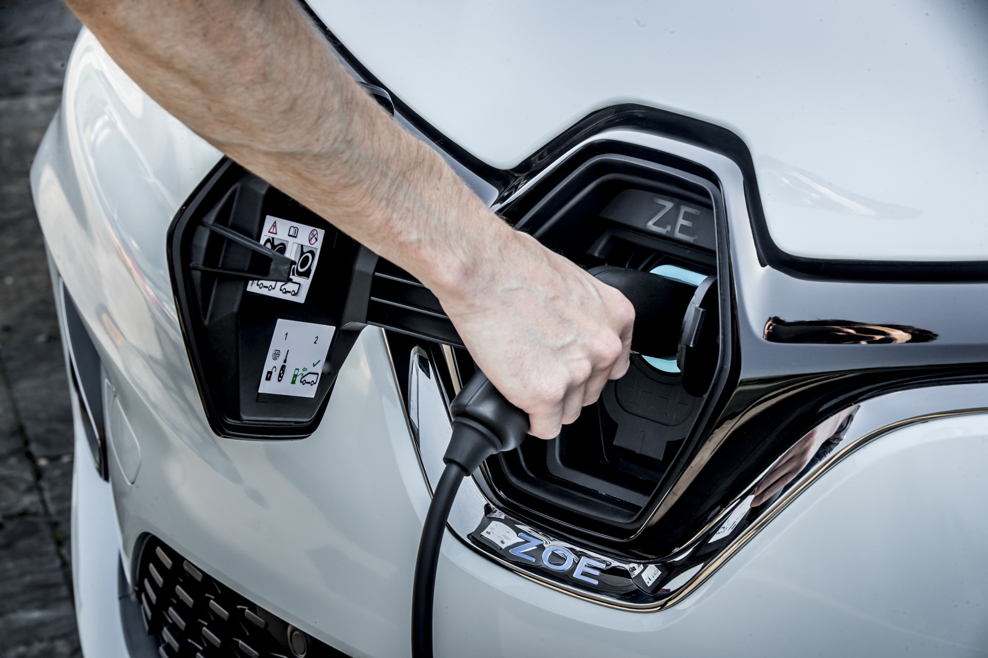 Download 2021 Renault Zoe Van - Charging HD Wallpaper 1920x1280 #9