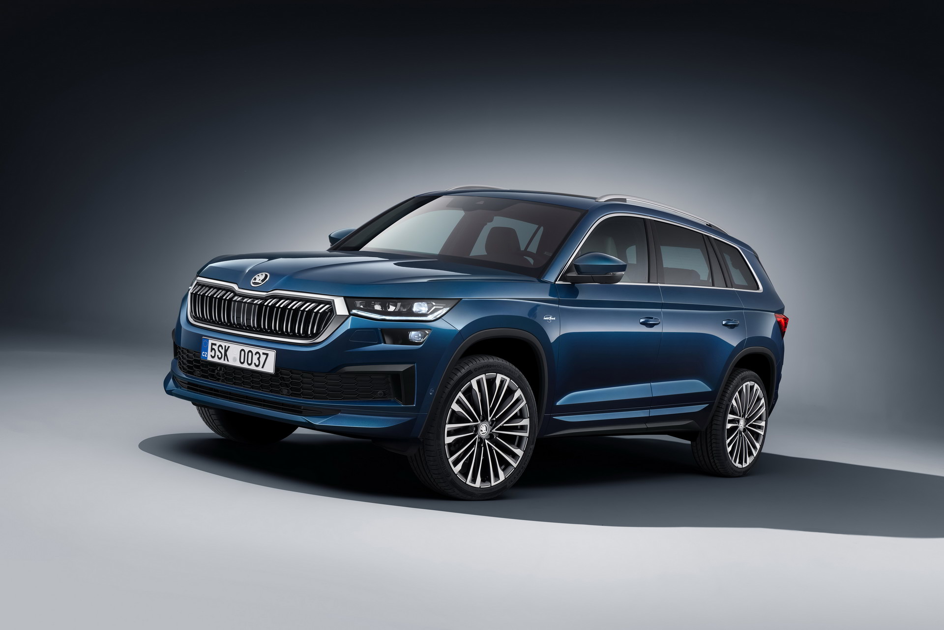 Download 2021 Skoda Kodiaq - Front Three-Quarter HD Wallpaper 1920x1281 #20