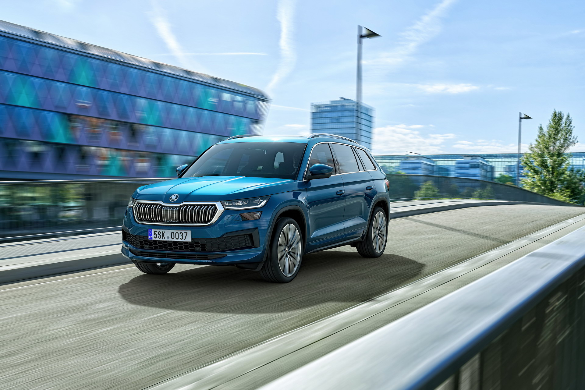 Download 2021 Skoda Kodiaq - Front Three-Quarter HD Wallpaper 1920x1280 #5