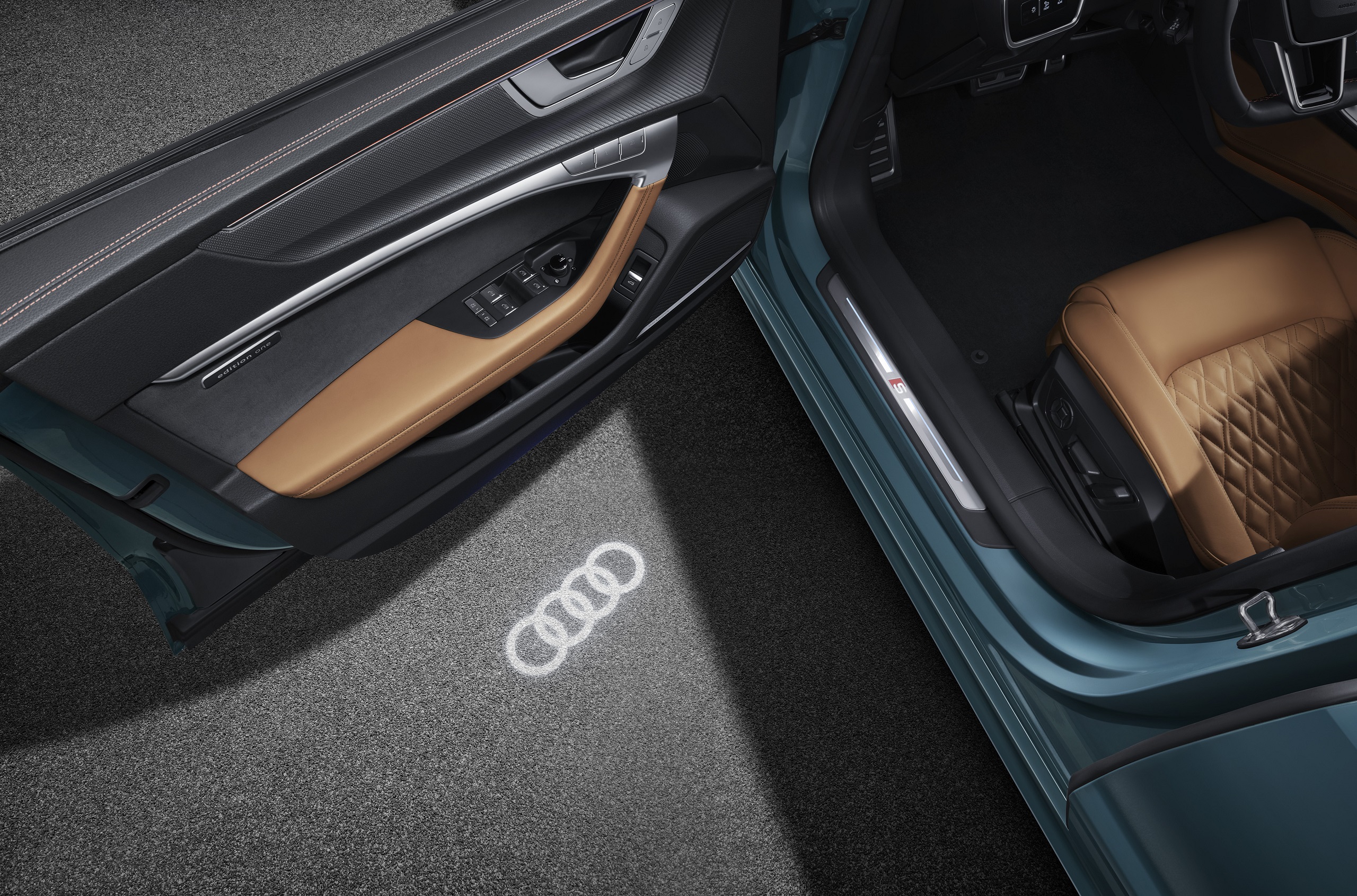 Download 2022 Audi A7L 55 TFSI quattro S line edition one - Door Sill HD Wallpaper 2560x1692 #15