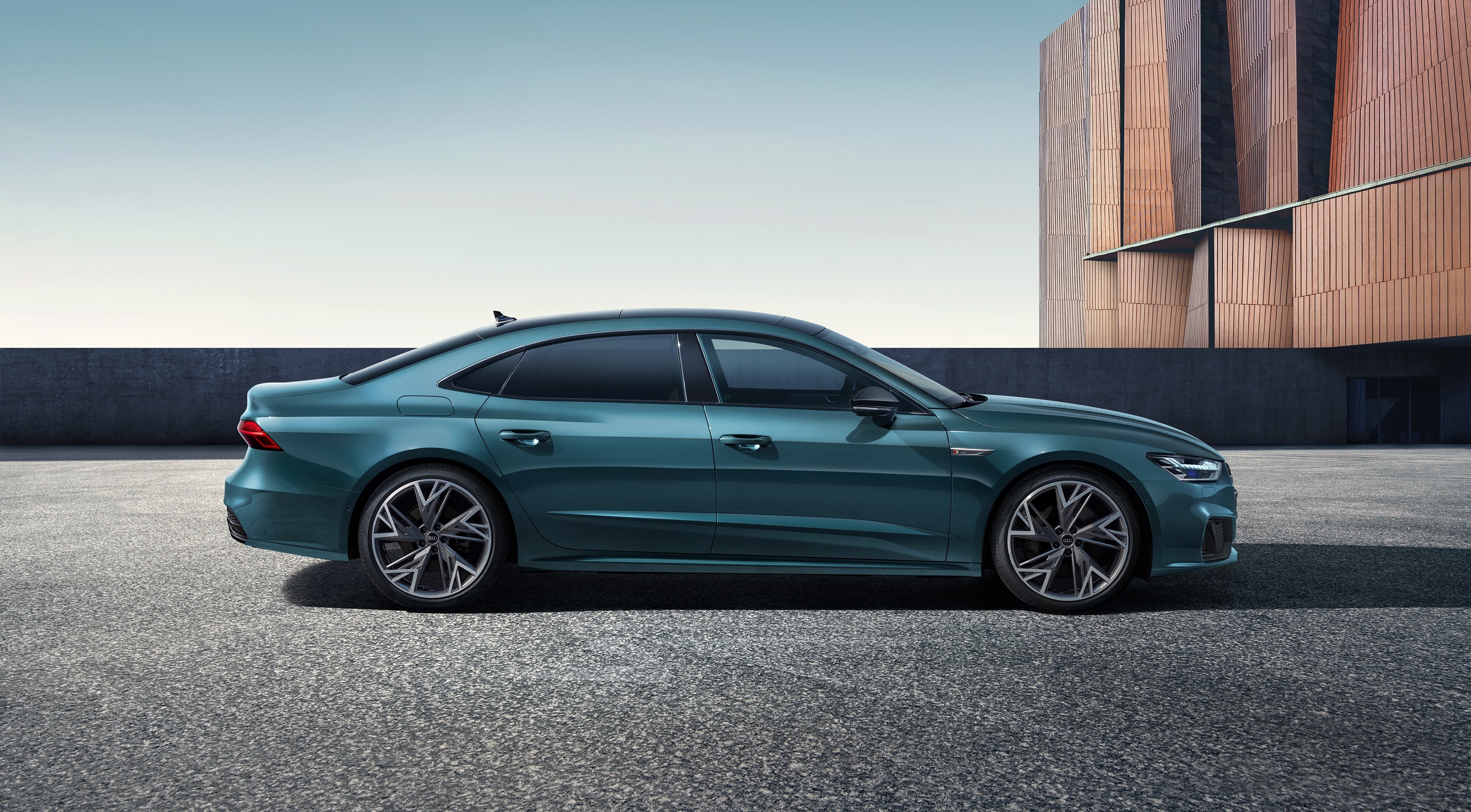 Download 2022 Audi A7L 55 TFSI quattro S line edition one - Side HD Wallpaper 2560x1414 #5
