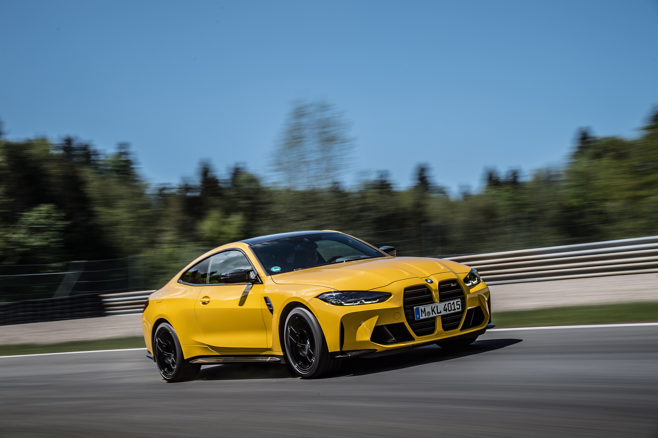 Download 2022 BMW M4 Competition M xDrive - Front Three-Quarter HD Wallpaper 2560x1706 #61