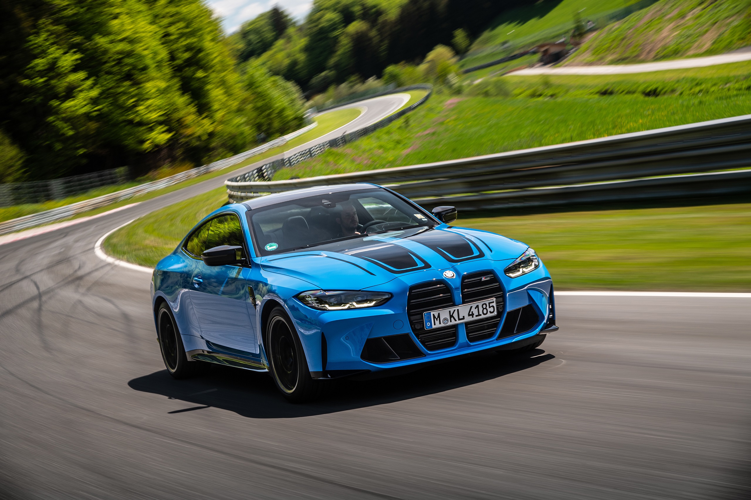 Download 2022 BMW M4 Competition M xDrive - Front Three-Quarter HD Wallpaper 2560x1706 #44