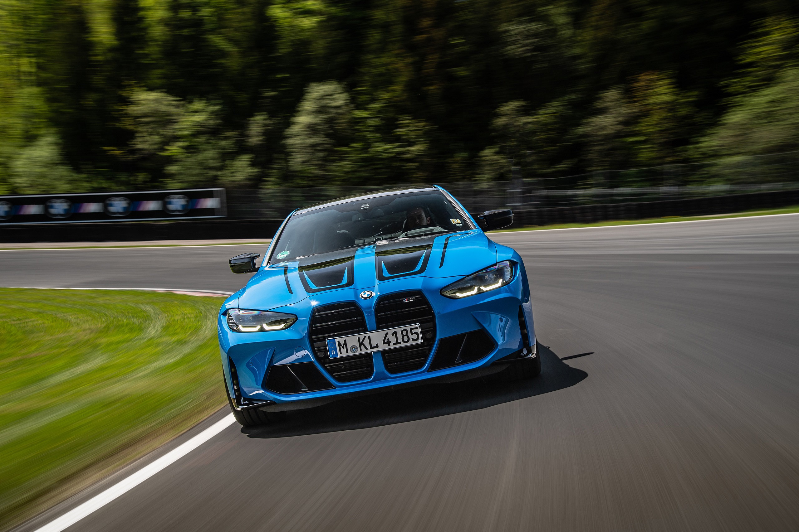 Download 2022 BMW M4 Competition M xDrive - Front HD Wallpaper 2560x1706 #48