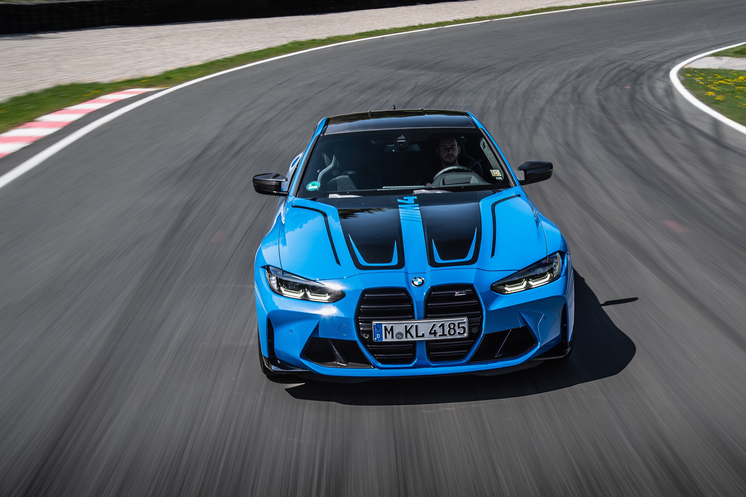 Download 2022 BMW M4 Competition M xDrive - Front HD Wallpaper 2560x1706 #43