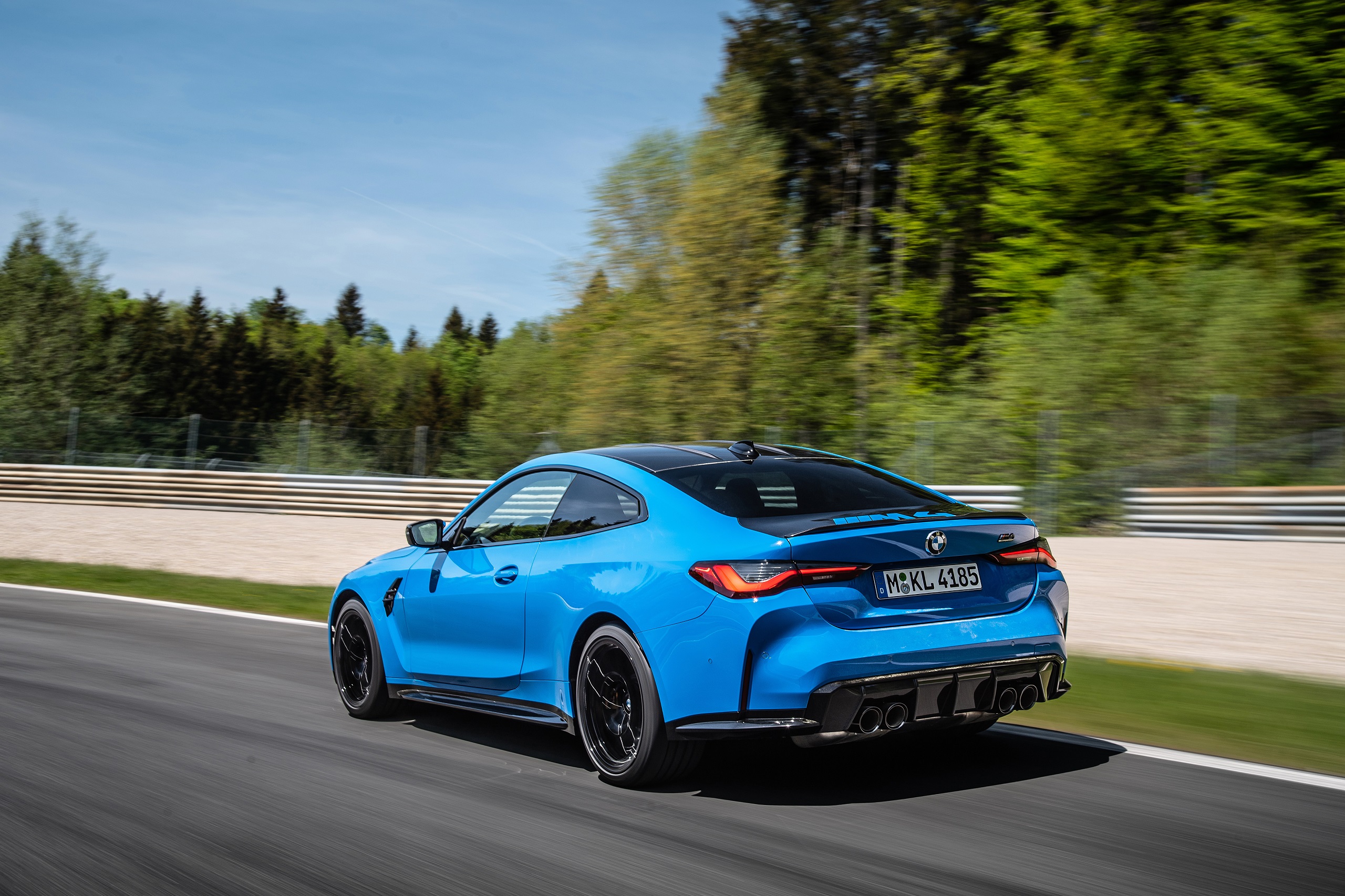 Download 2022 BMW M4 Competition M xDrive - Rear Three-Quarter HD Wallpaper 2560x1706 #50