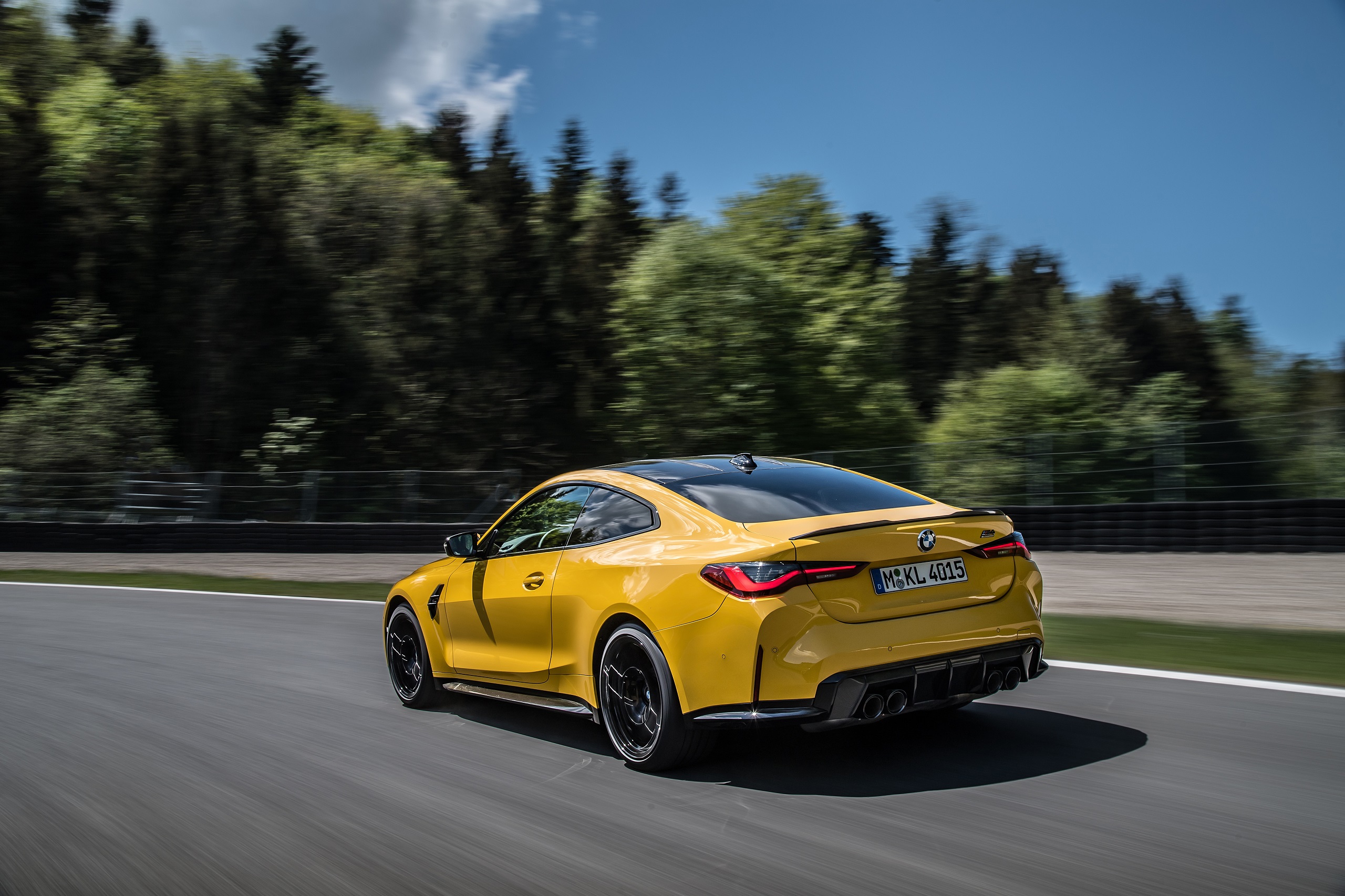 Download 2022 BMW M4 Competition M xDrive - Rear Three-Quarter HD Wallpaper 2560x1706 #64