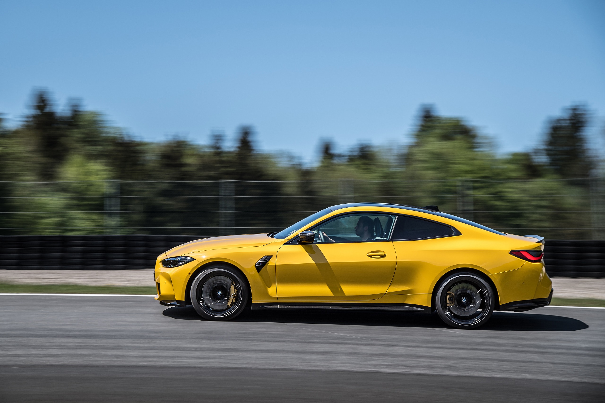 Download 2022 BMW M4 Competition M xDrive - Side HD Wallpaper 2560x1706 #65