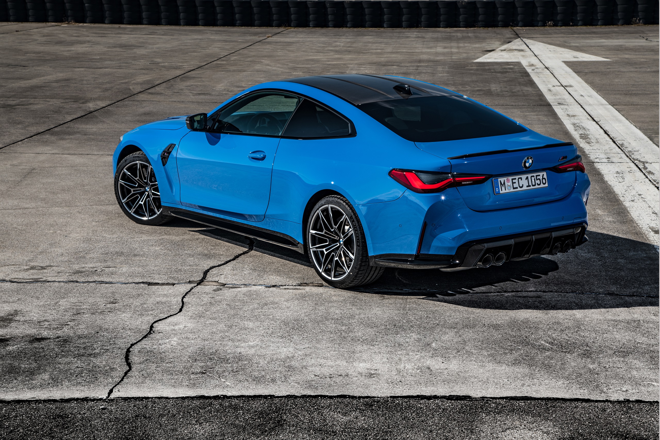 Download 2022 BMW M4 Competition M xDrive - Rear Three-Quarter HD Wallpaper 2560x1706 #26