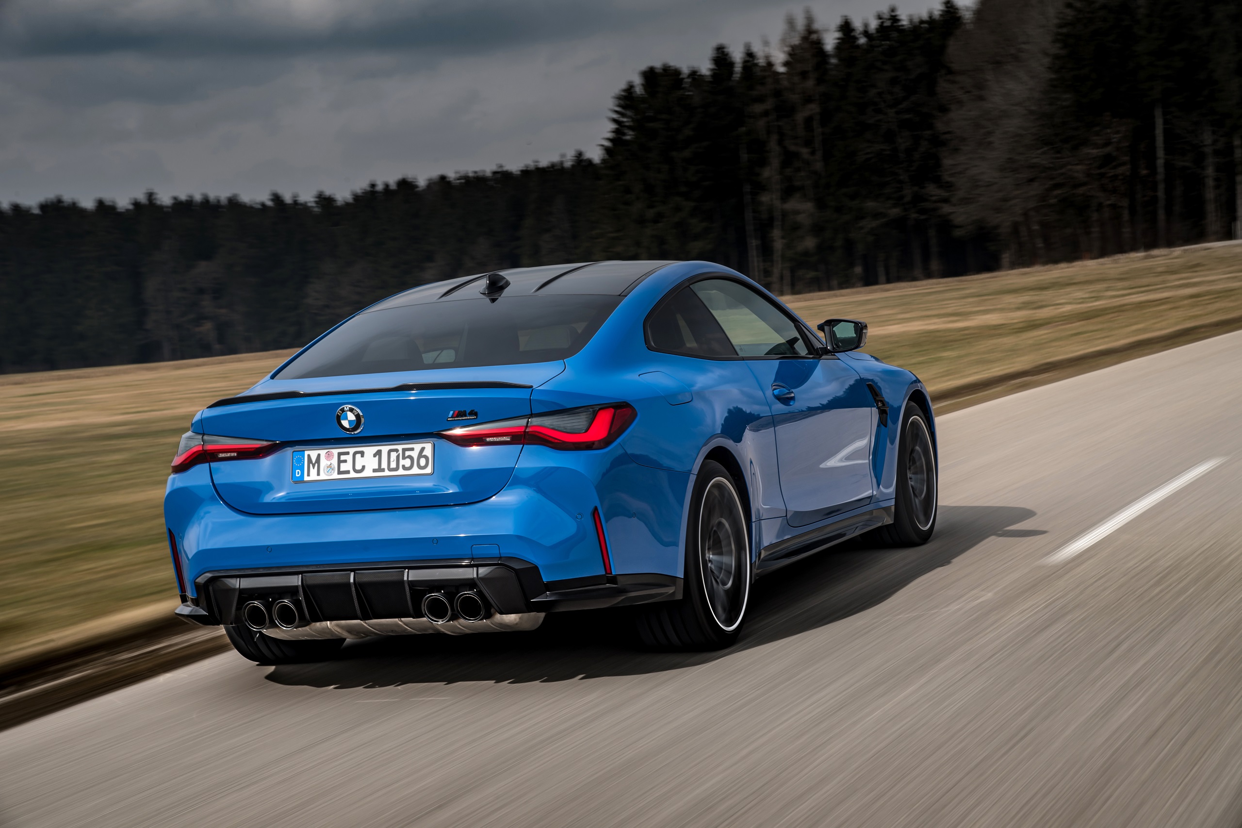 Download 2022 BMW M4 Competition M xDrive - Rear Three-Quarter HD Wallpaper 2560x1706 #13