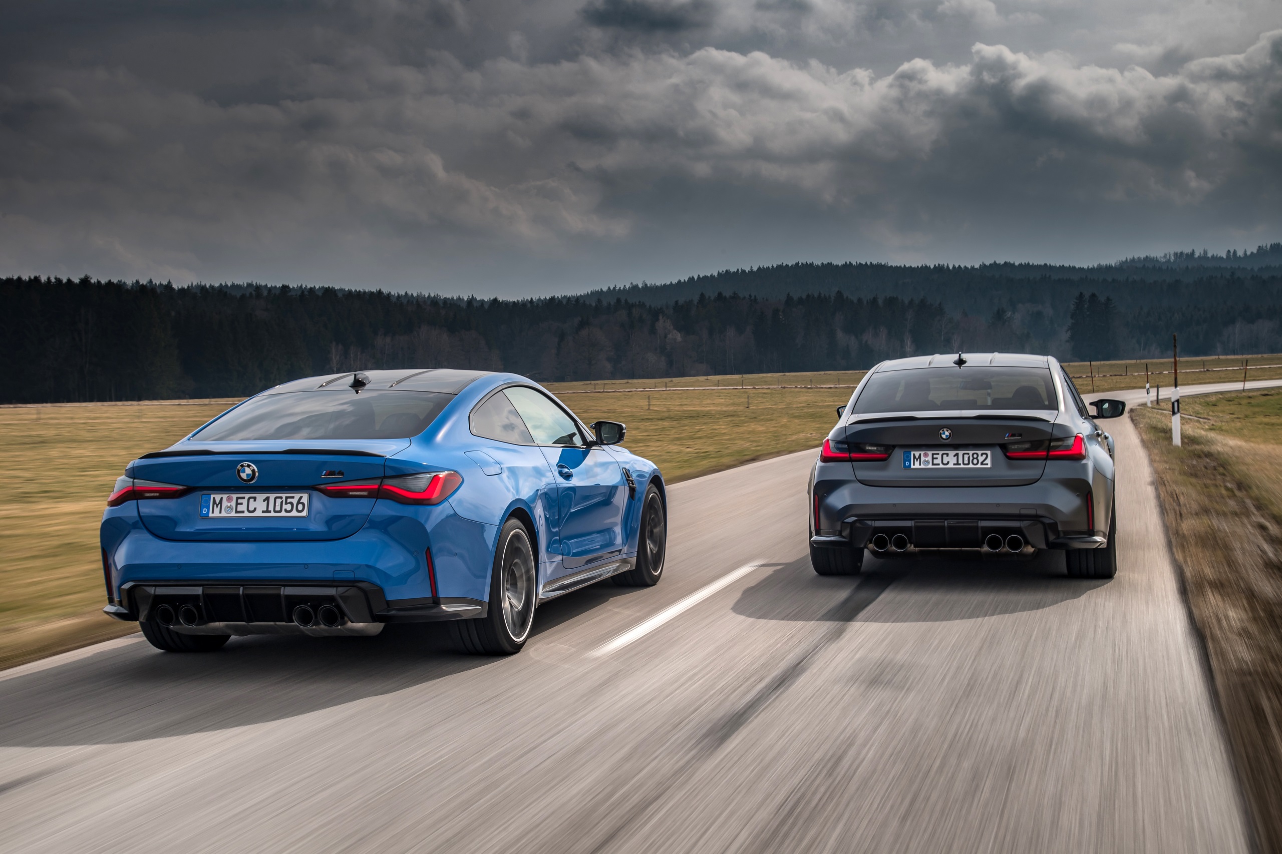 Download 2022 BMW M4 Competition M xDrive and M3 Competition M xDrive - Rear HD Wallpaper 2560x1706 #8