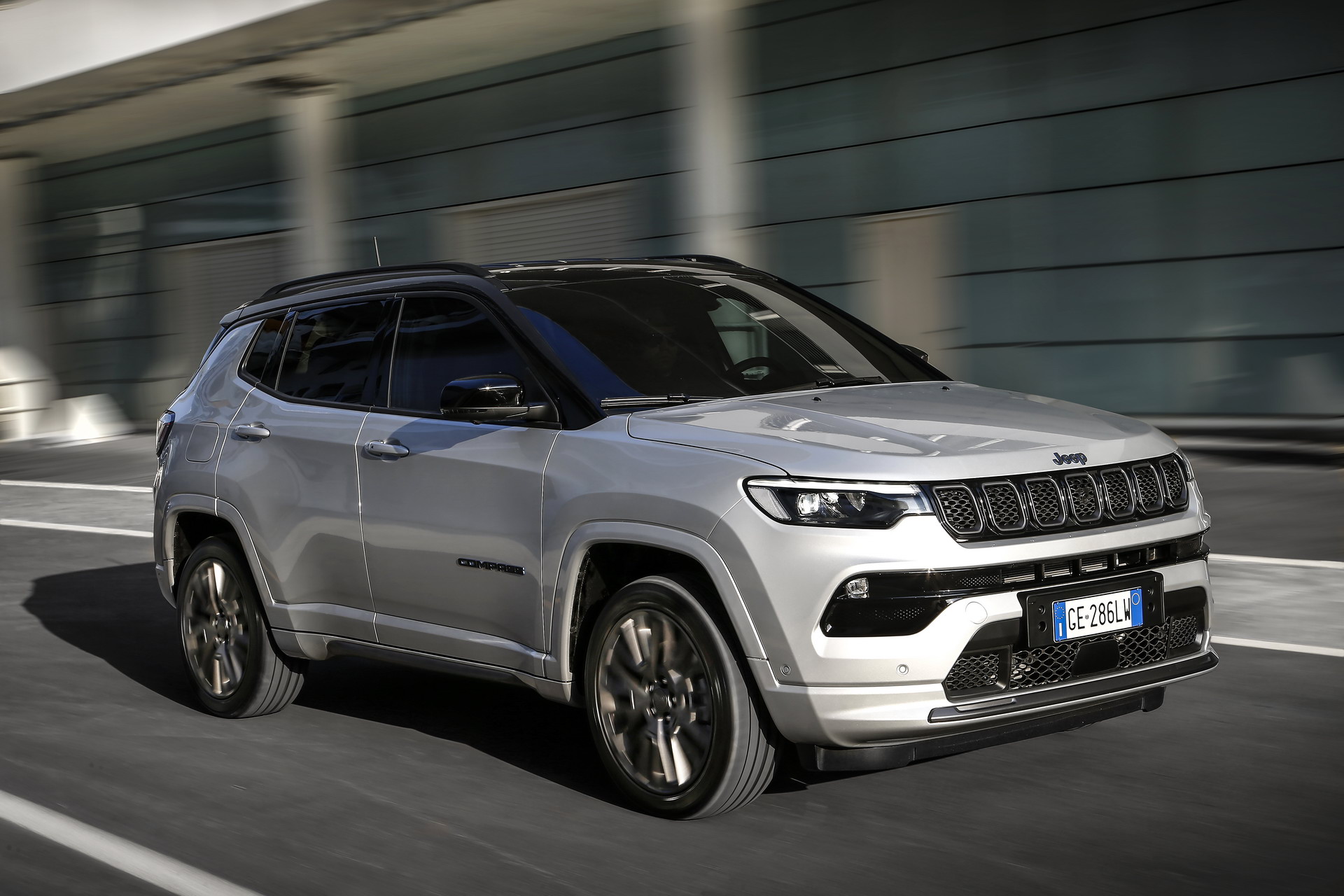 Download 2022 Jeep Compass S 4xe - Front Three-Quarter HD Wallpaper 1920x1280 #3