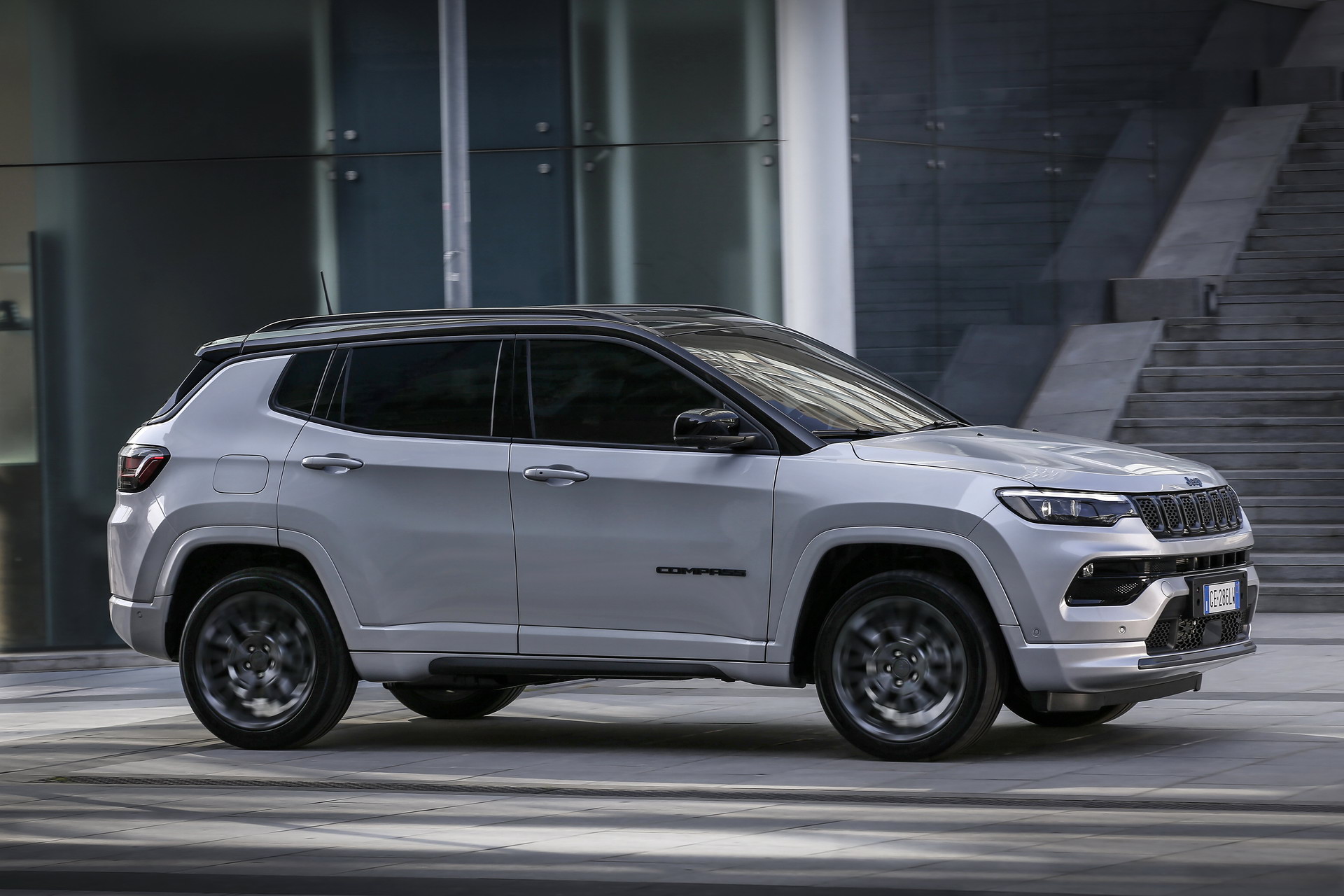 Download 2022 Jeep Compass S 4xe - Front Three-Quarter HD Wallpaper 1920x1280 #5