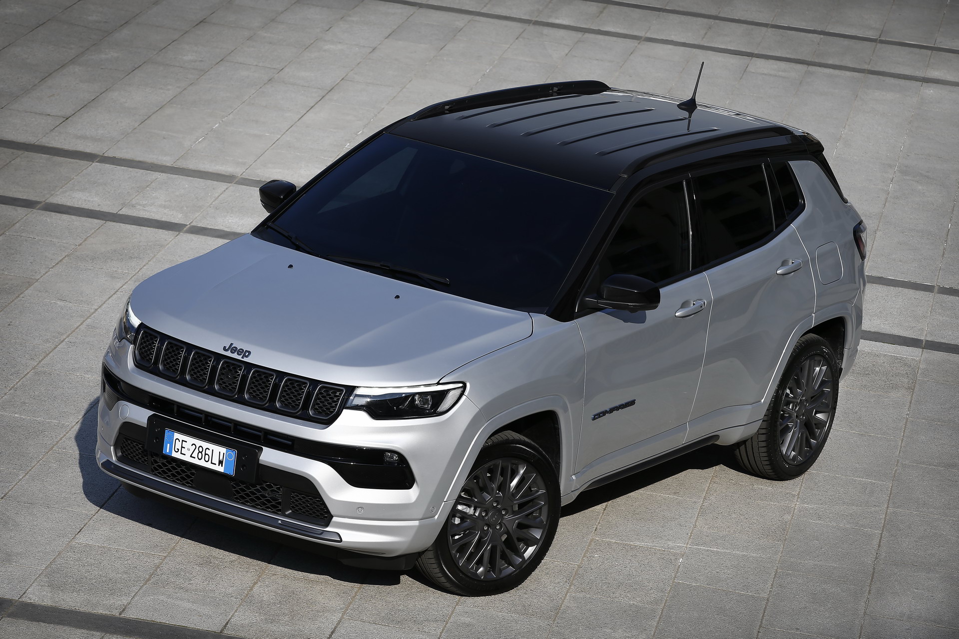 Download 2022 Jeep Compass S 4xe - Front Three-Quarter HD Wallpaper 1920x1280 #4