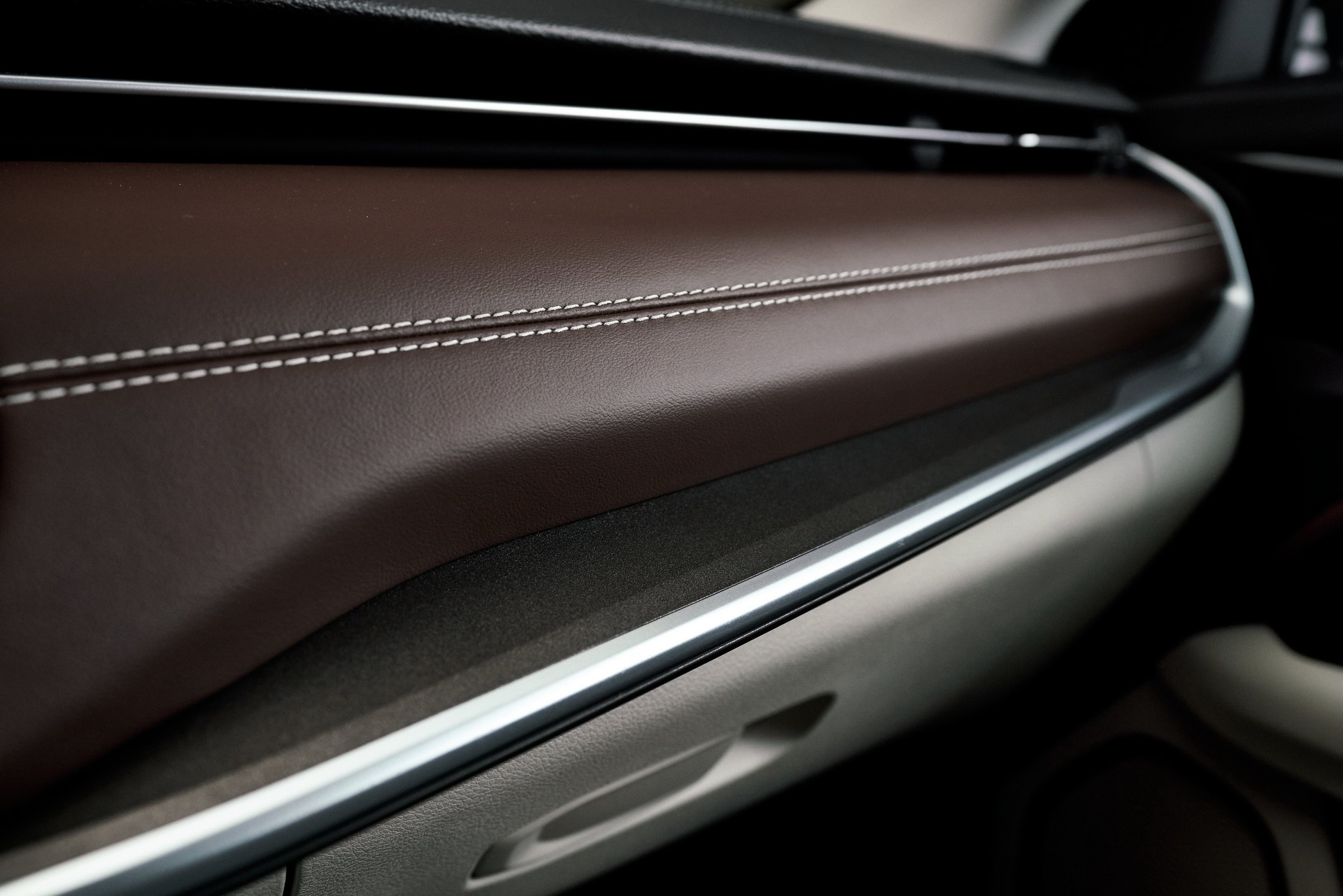 Download 2022 Jeep Compass S 4xe - Interior, Detail HD Wallpaper 1920x1281 #22