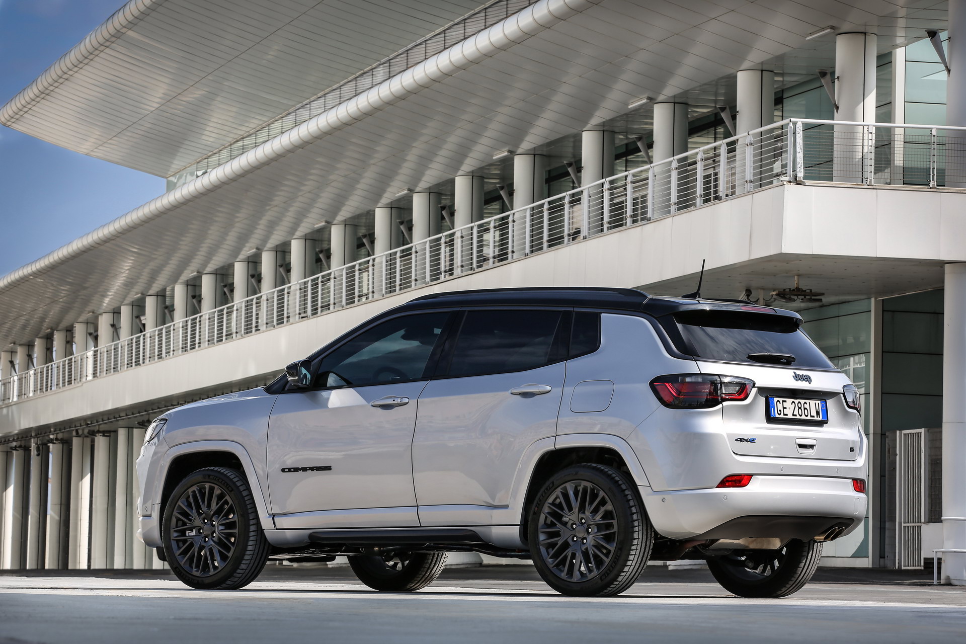 Download 2022 Jeep Compass S 4xe - Rear Three-Quarter HD Wallpaper 1920x1280 #7