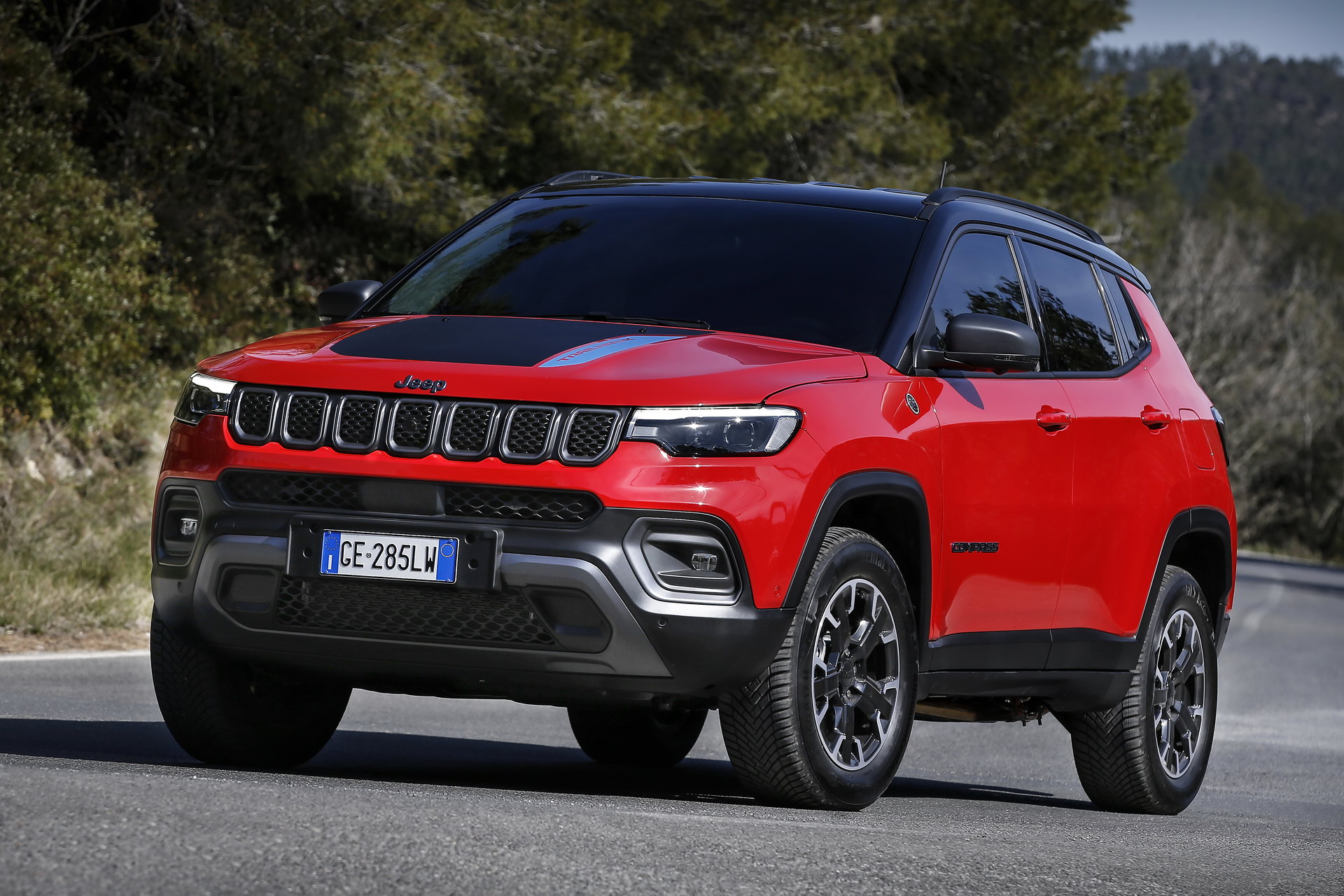 Download 2022 Jeep Compass Trailhawk 4xe - Front Three-Quarter HD Wallpaper 1920x1280 #8