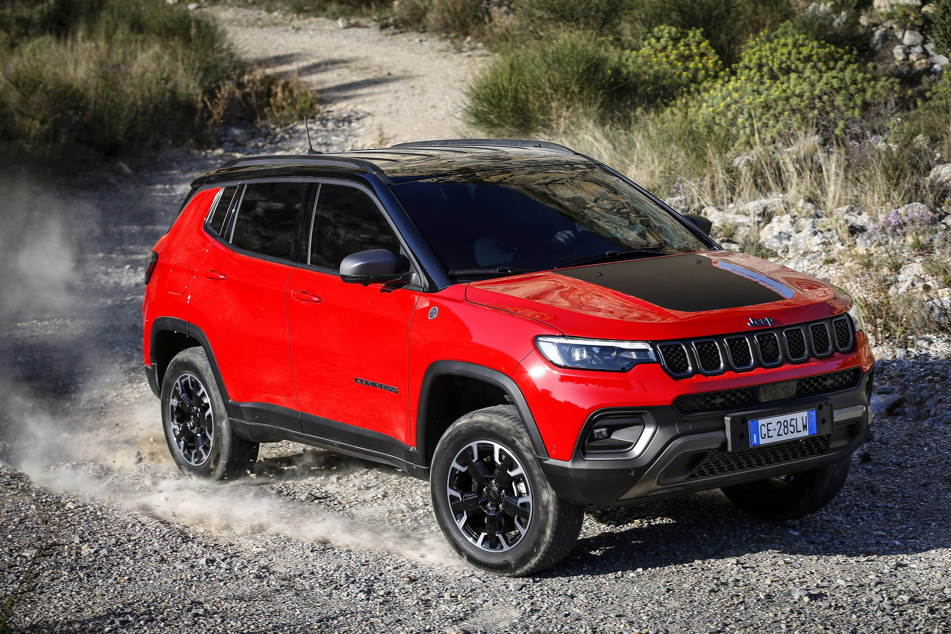 Download 2022 Jeep Compass Trailhawk 4xe - Front Three-Quarter HD Wallpaper 1920x1280 #4