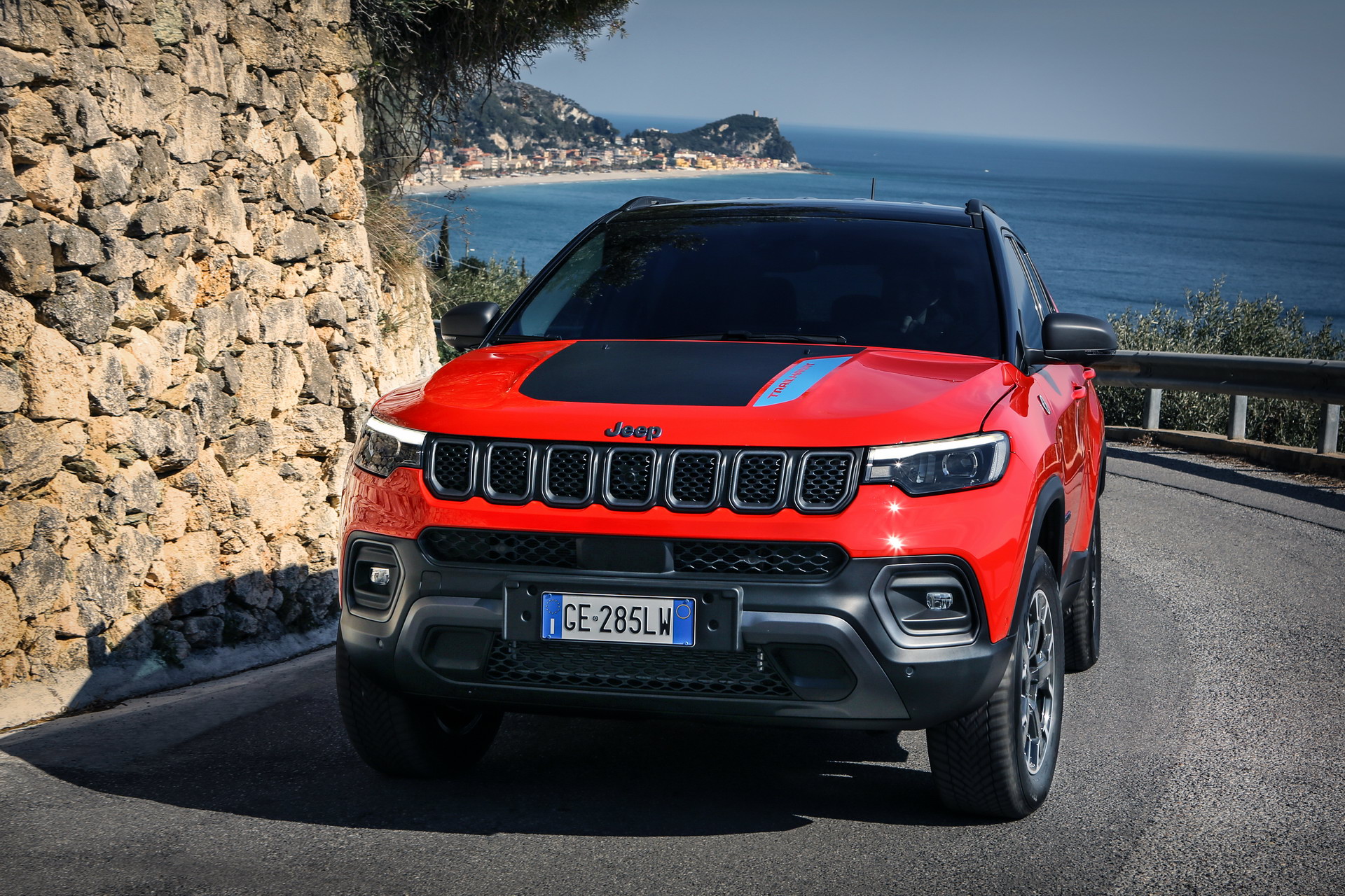 Download 2022 Jeep Compass Trailhawk 4xe - Front HD Wallpaper 1920x1280 #1