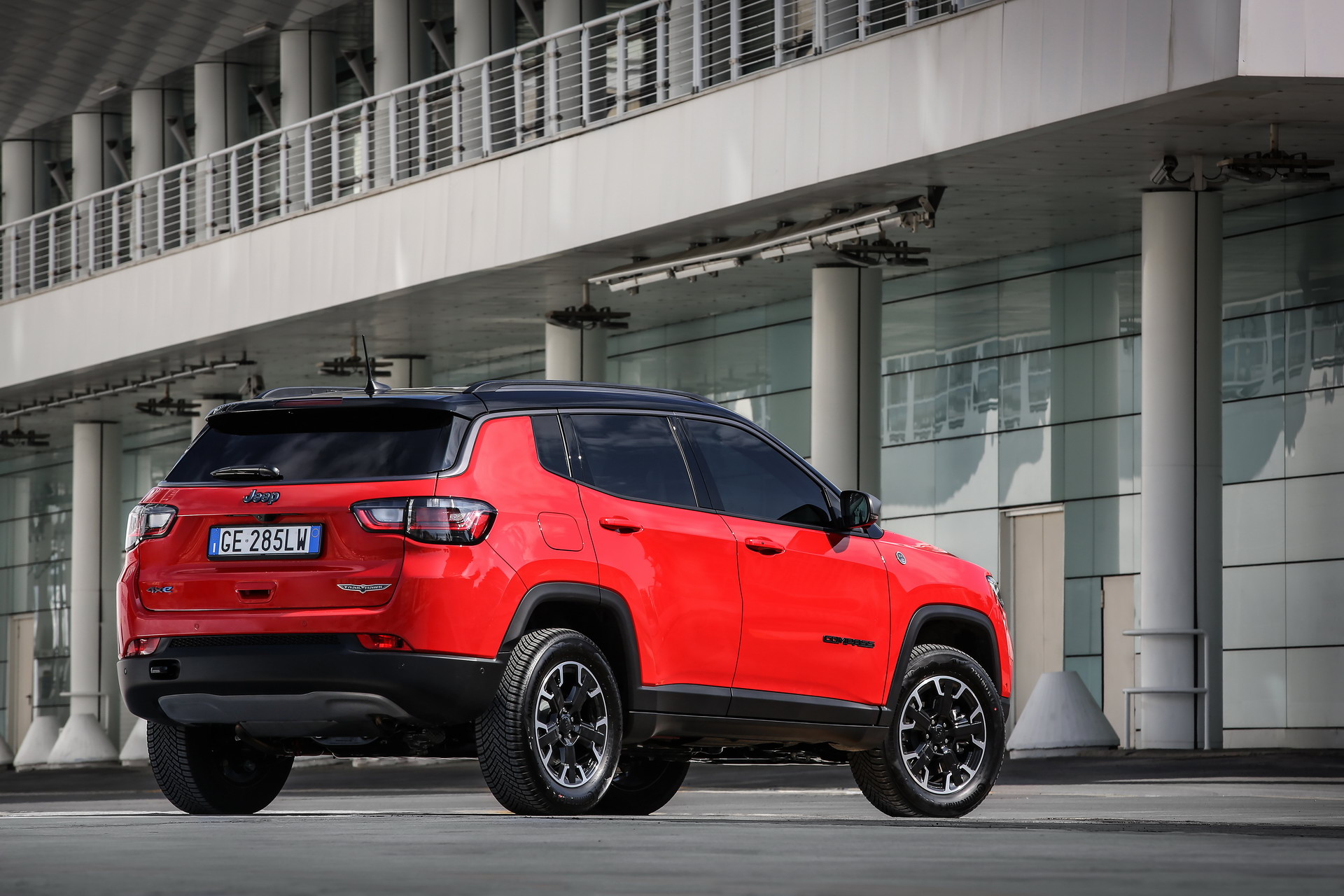 Download 2022 Jeep Compass Trailhawk 4xe - Rear Three-Quarter HD Wallpaper 1920x1280 #10