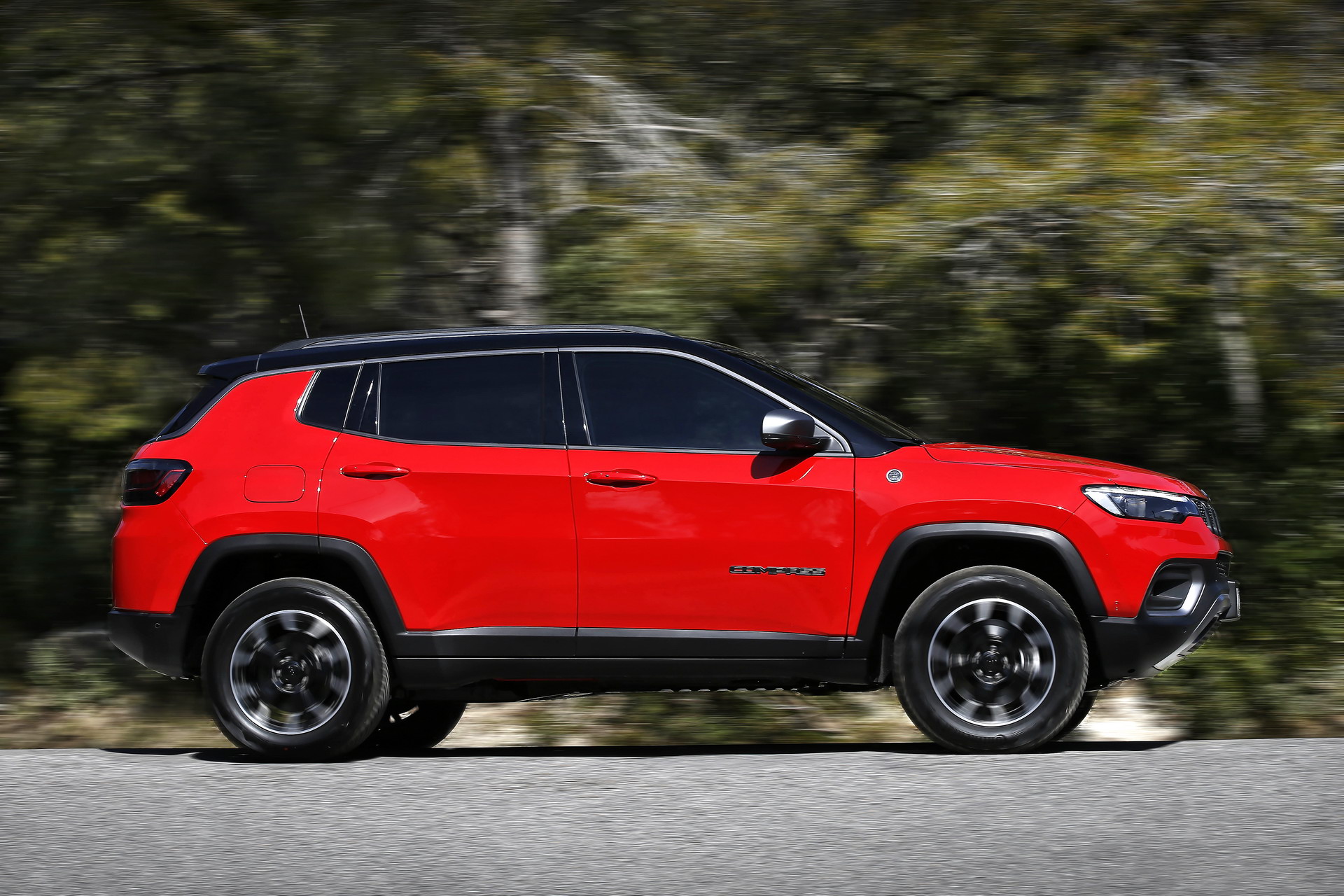 Download 2022 Jeep Compass Trailhawk 4xe - Side HD Wallpaper 1920x1280 #2