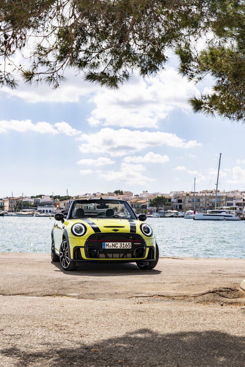 2022 MINI John Cooper Works Cabrio - Front Phone Wallpaper 850x1275 #27