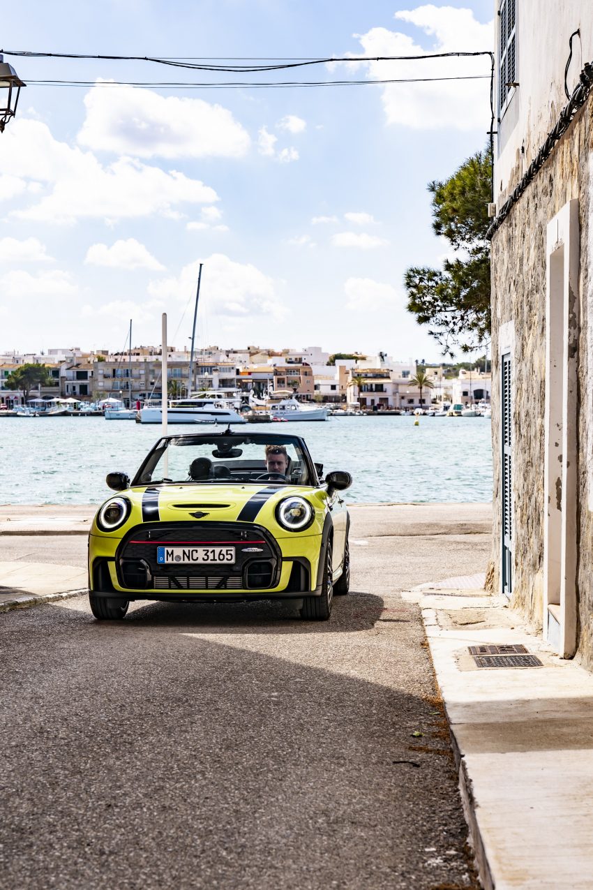2022 MINI John Cooper Works Cabrio - Front Phone Wallpaper 850x1275 #34