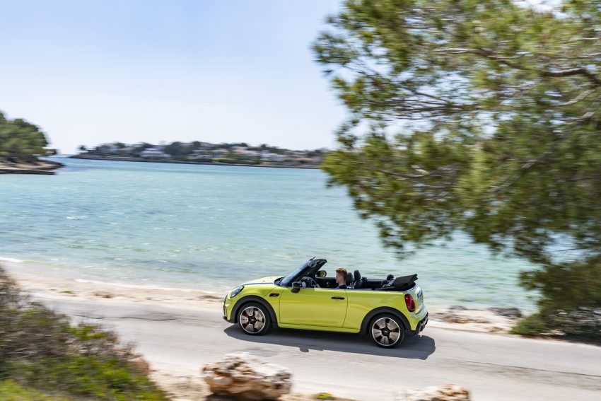 2022 MINI John Cooper Works Cabrio - Side Wallpaper 850x567 #12