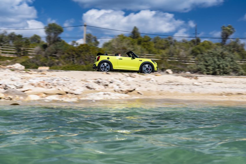 2022 MINI John Cooper Works Cabrio - Side Wallpaper 850x567 #17