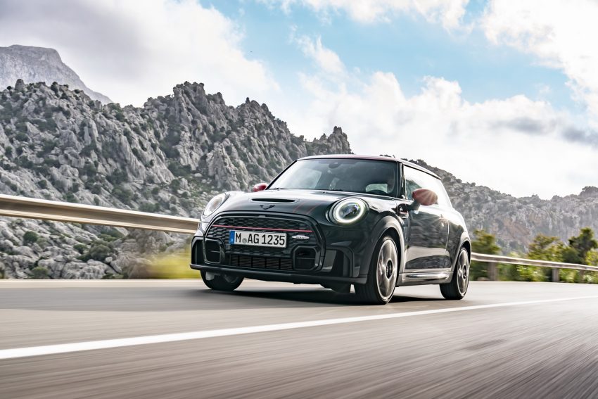 2022 MINI John Cooper Works - Front Three-Quarter Wallpaper 850x567 #8