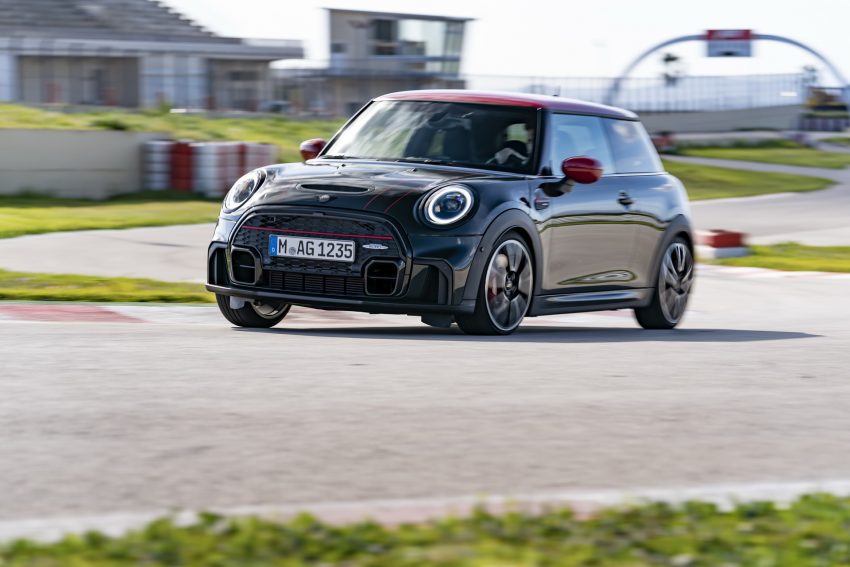 2022 MINI John Cooper Works - Front Three-Quarter Wallpaper 850x567 #7