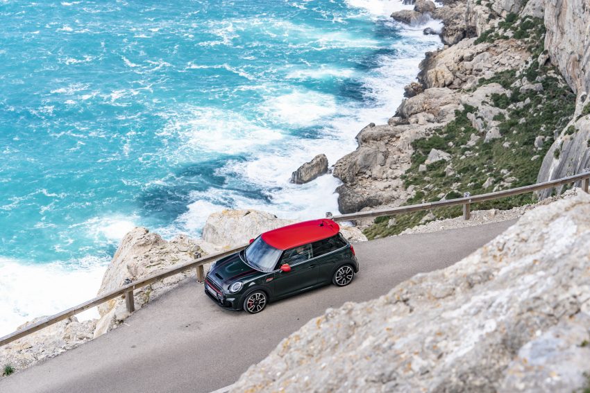2022 MINI John Cooper Works - Front Three-Quarter Wallpaper 850x567 #35