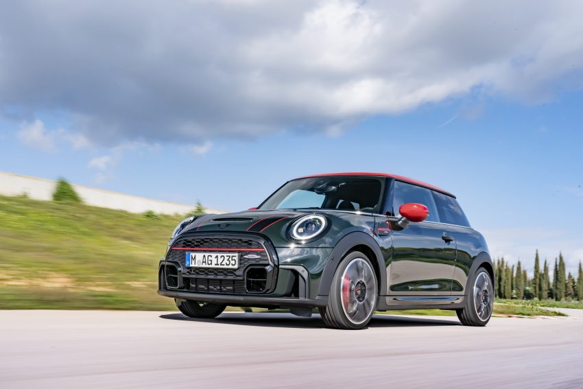 2022 MINI John Cooper Works - Front Three-Quarter Wallpaper 850x567 #3