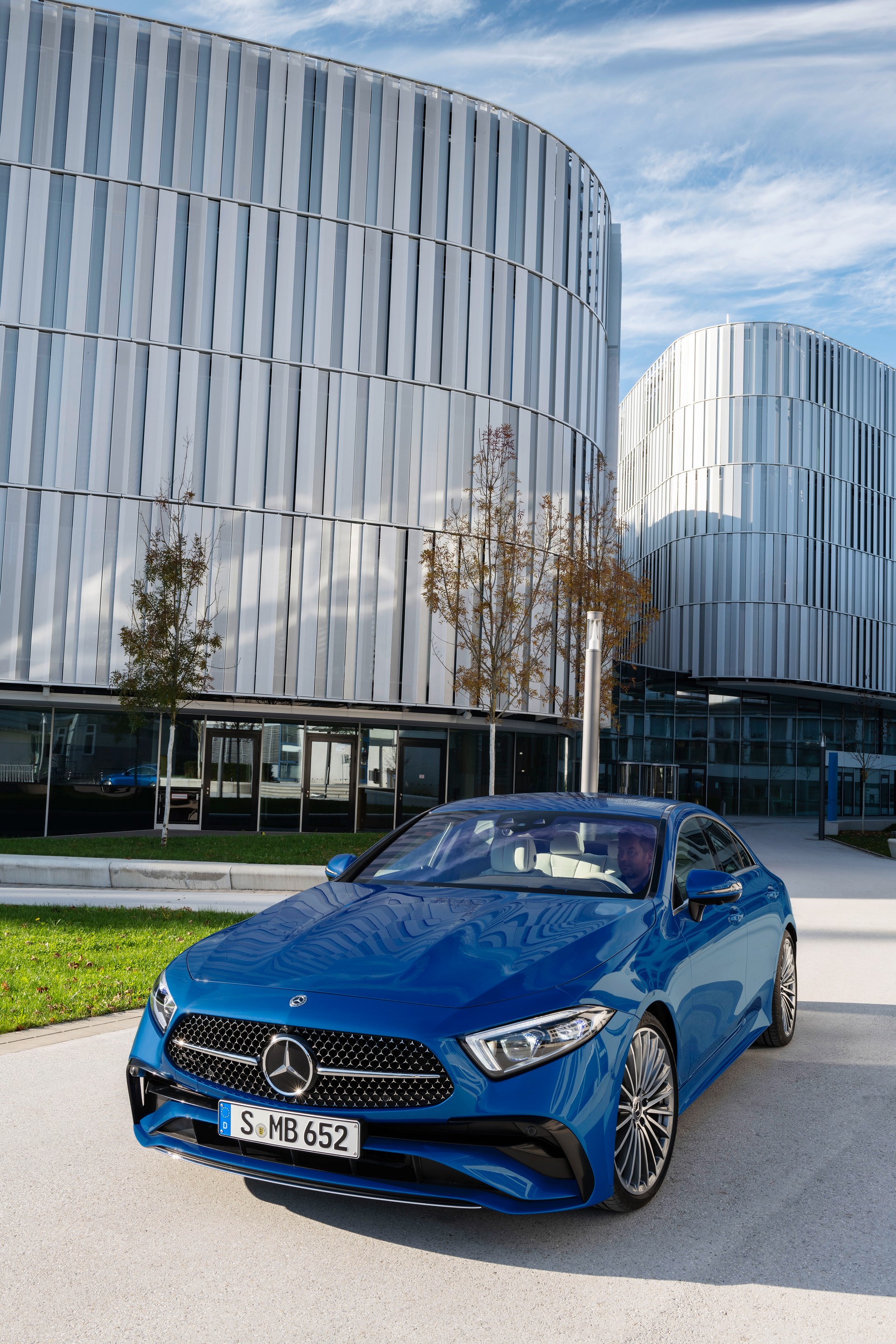 Download 2022 Mercedes-Benz CLS AMG Line - Front HD Phone Wallpaper 1920x2880 #9