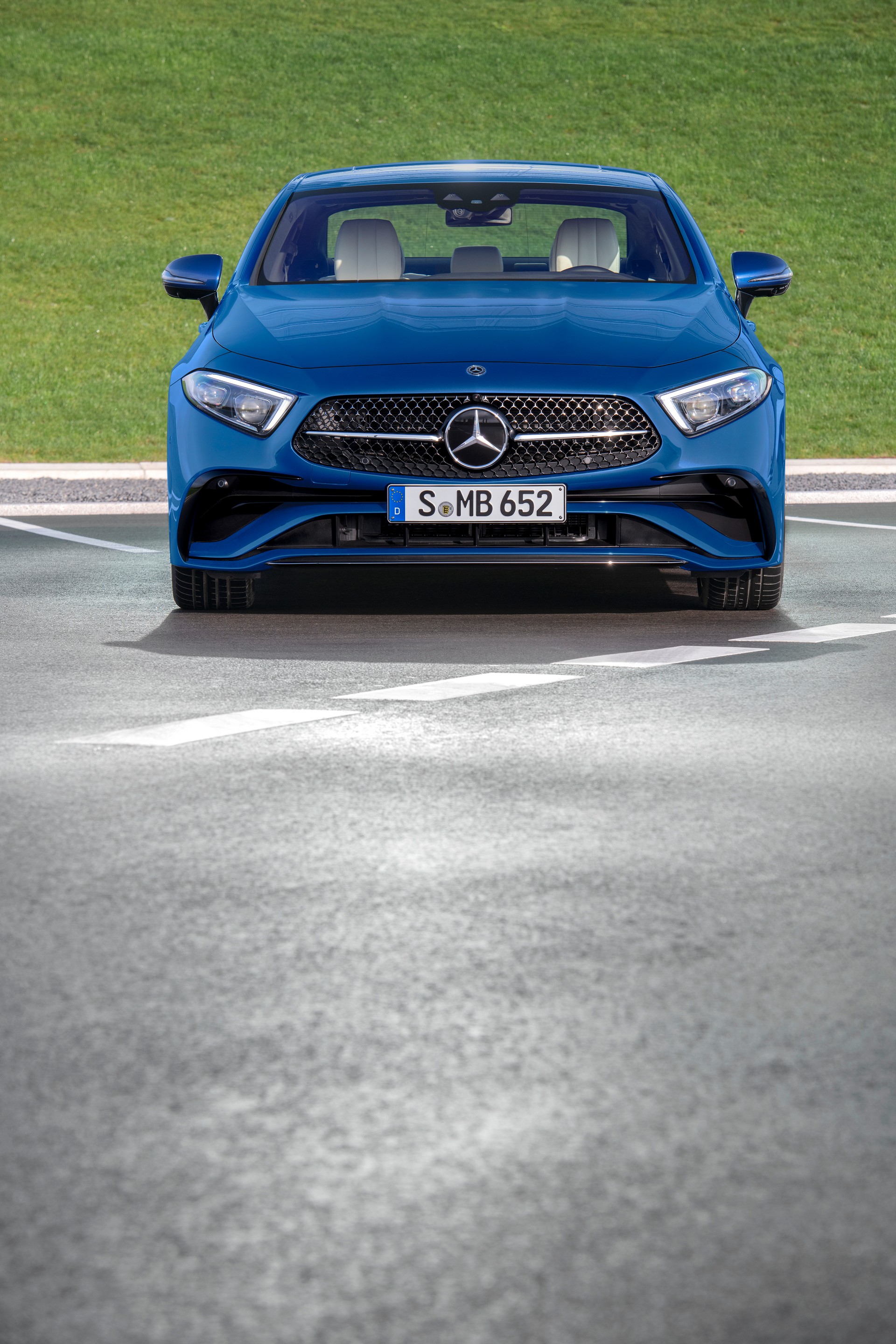 Download 2022 Mercedes-Benz CLS AMG Line - Front HD Phone Wallpaper 1920x2880 #26