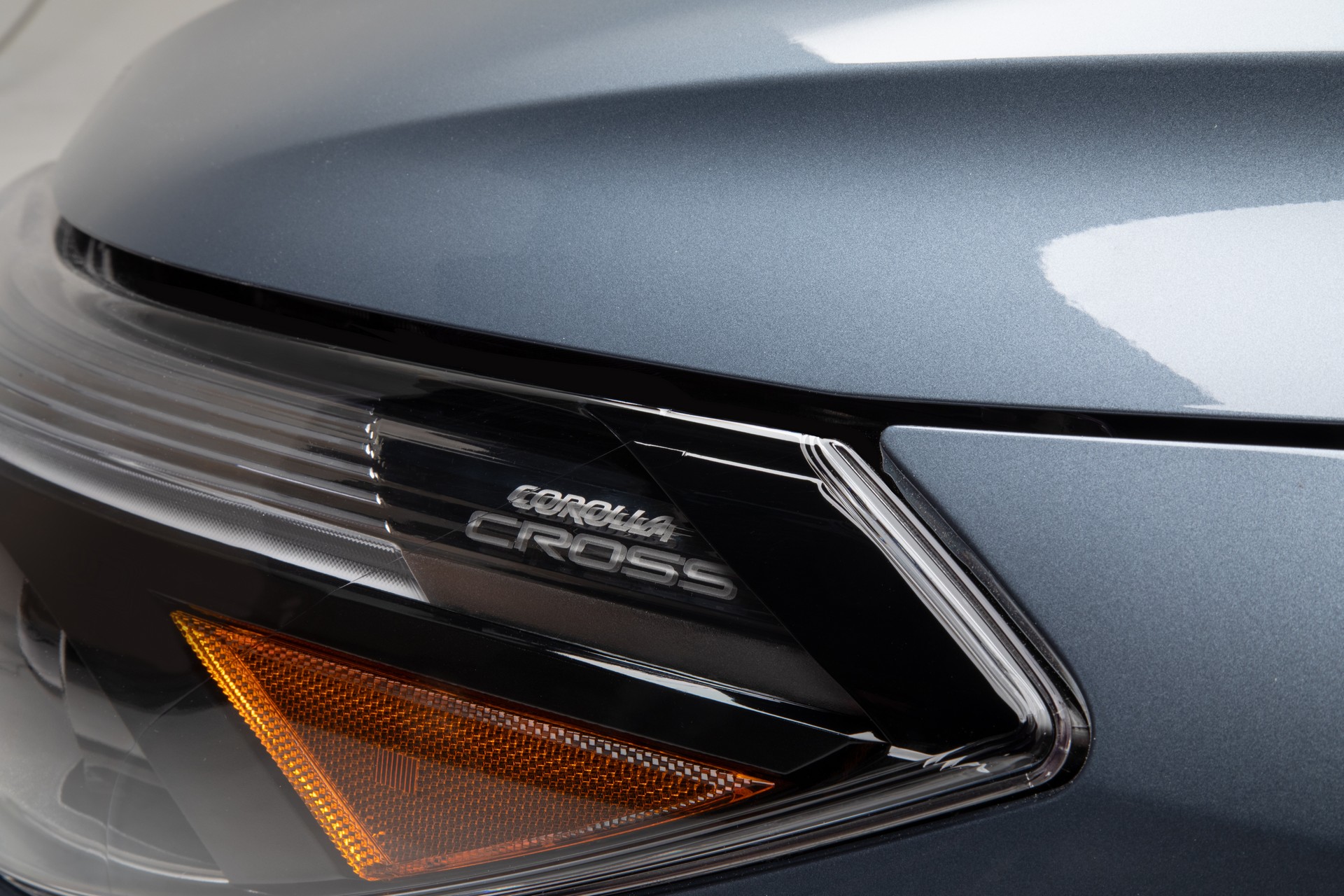 Download 2022 Toyota Corolla Cross - Headlight HD Wallpaper 1920x1280 #57