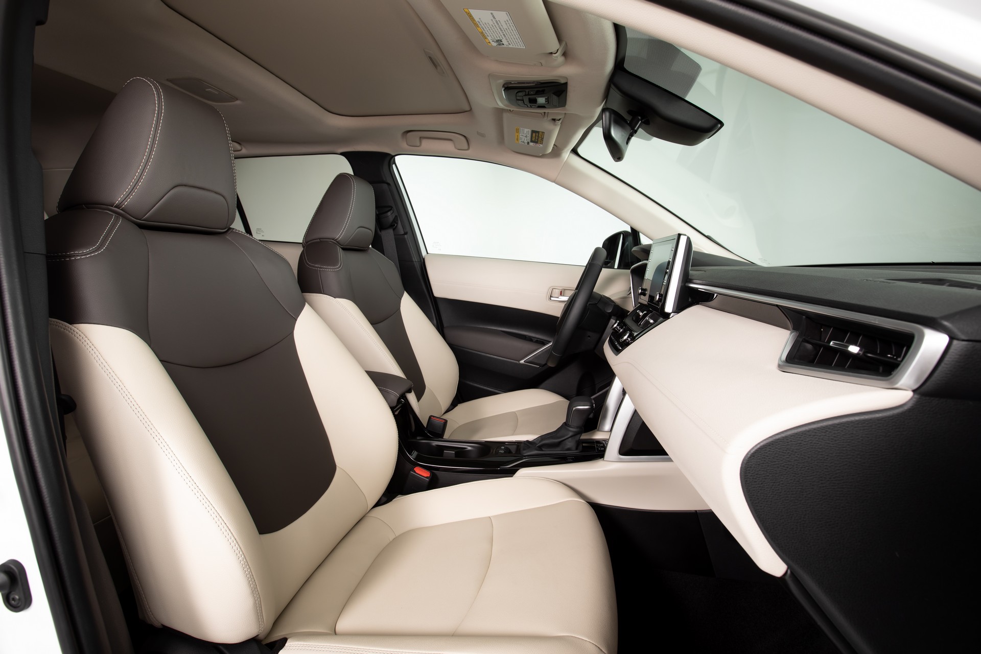 Download 2022 Toyota Corolla Cross - Interior HD Wallpaper 1920x1280 #40