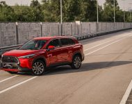 2022 Toyota Corolla Cross [MY-spec] - Front Three-Quarter Wallpaper 190x150