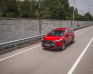 2022 Toyota Corolla Cross [MY-spec] - Front Three-Quarter Wallpaper 190x150