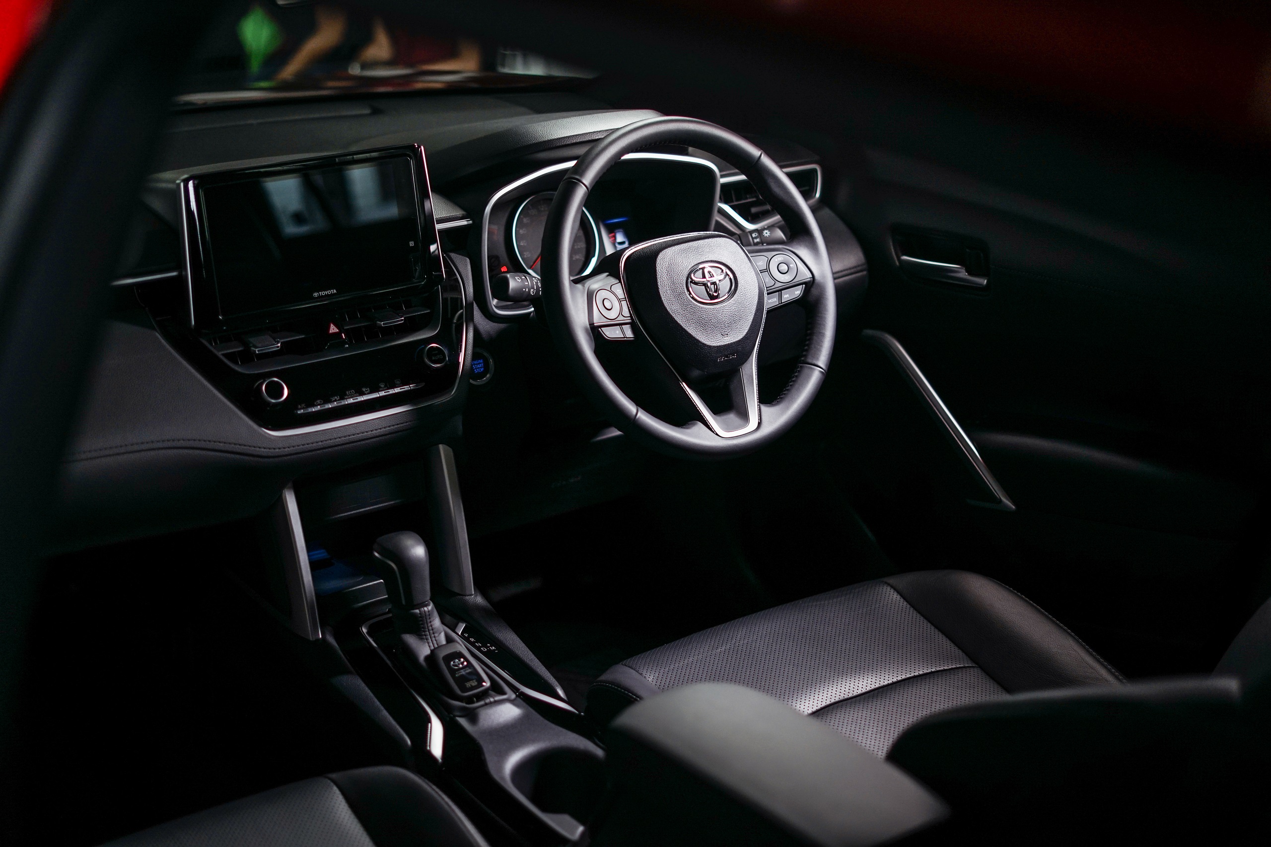 Download 2022 Toyota Corolla Cross [MY-spec] - Interior, Cockpit HD Wallpaper 2560x1706 #21