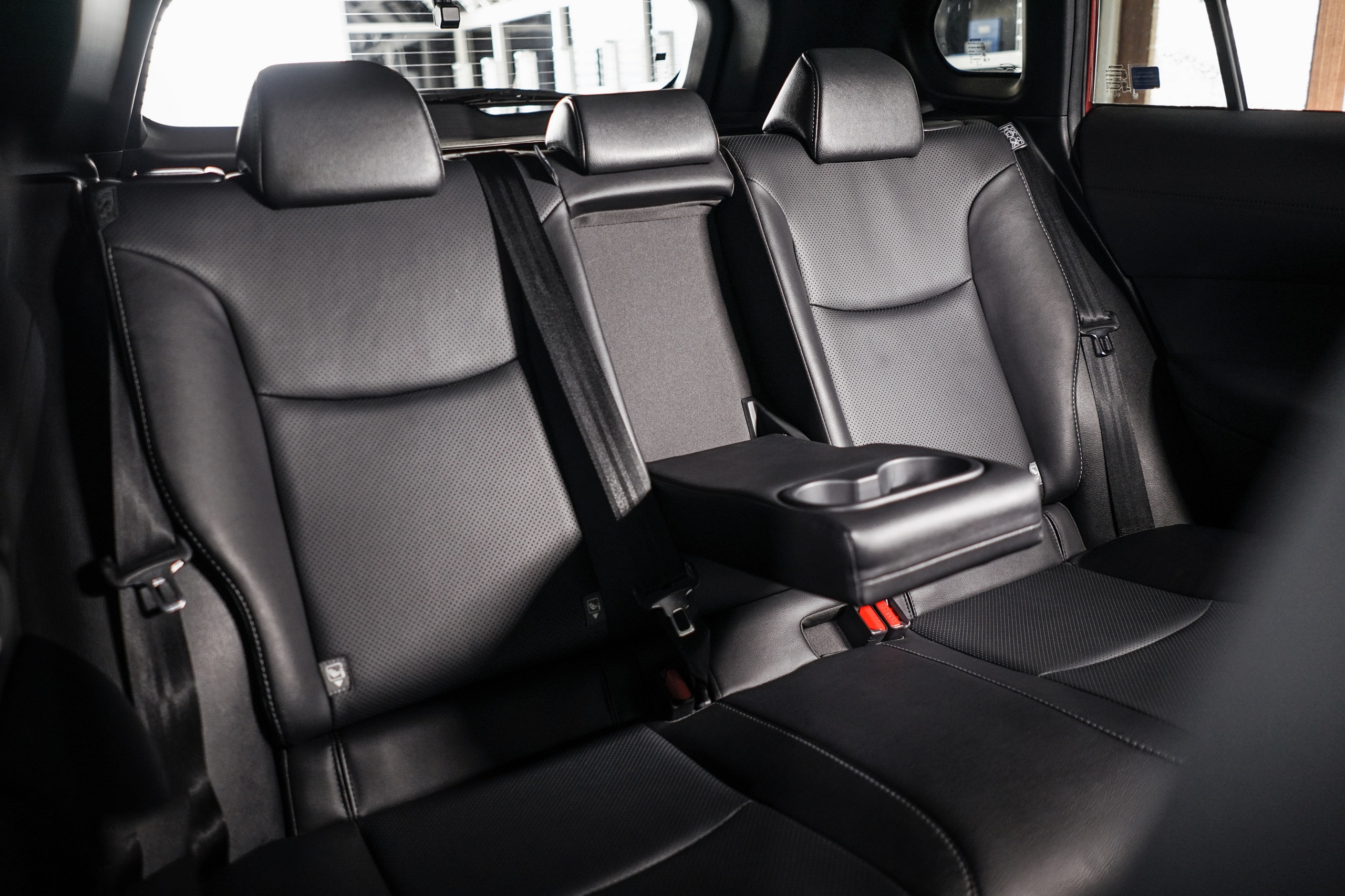 Download 2022 Toyota Corolla Cross [MY-spec] - Interior, Rear Seats HD Wallpaper 2560x1706 #22