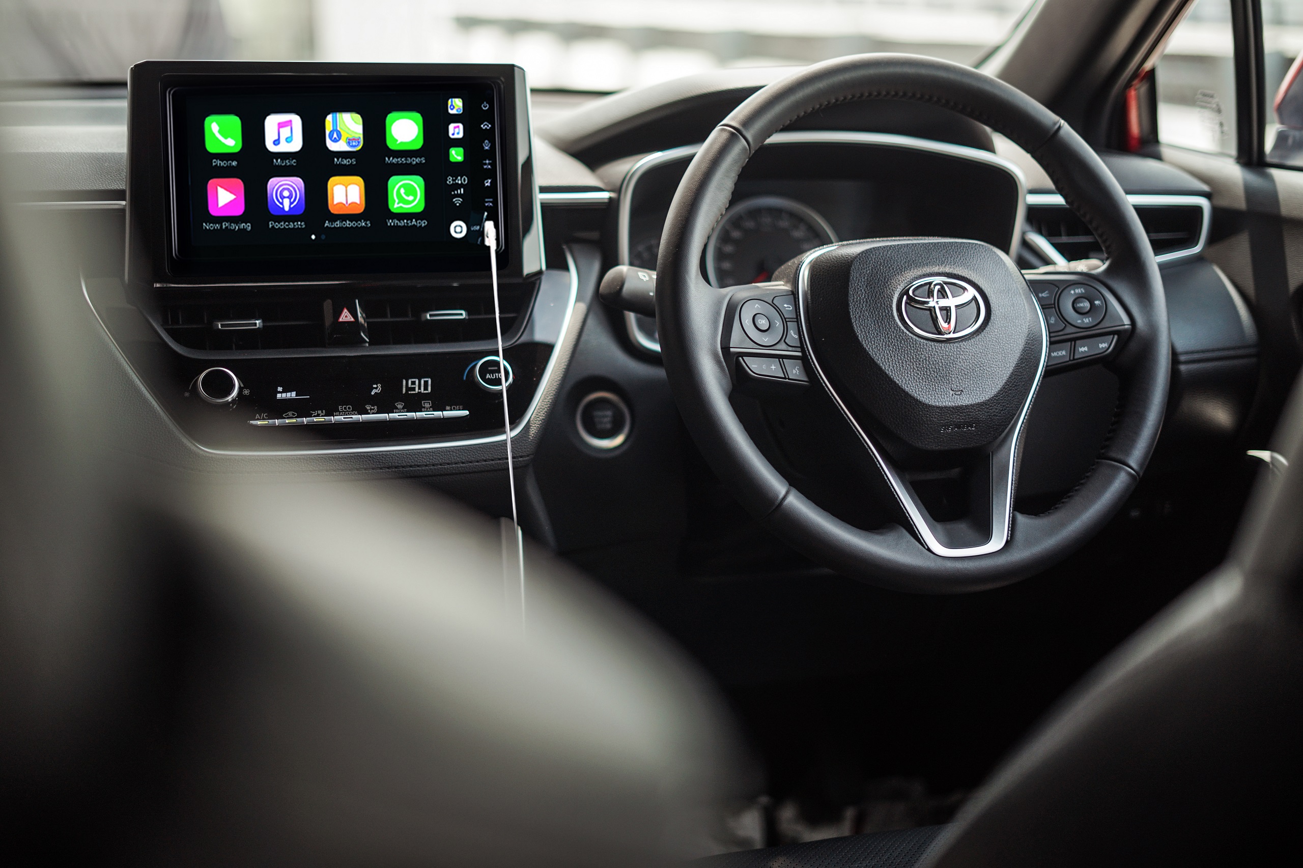 Download 2022 Toyota Corolla Cross [MY-spec] - Interior HD Wallpaper 2560x1706 #20