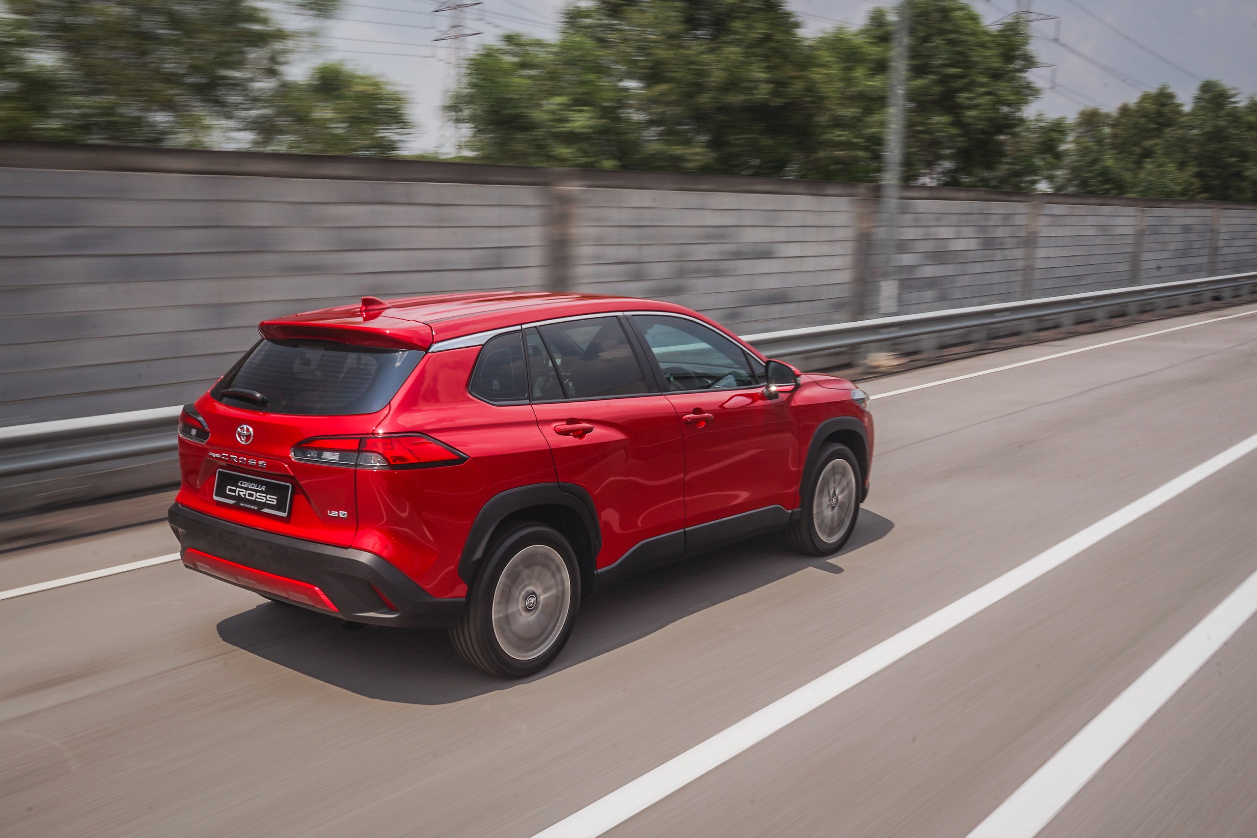 Download 2022 Toyota Corolla Cross [MY-spec] - Rear Three-Quarter HD Wallpaper 2560x1706 #5