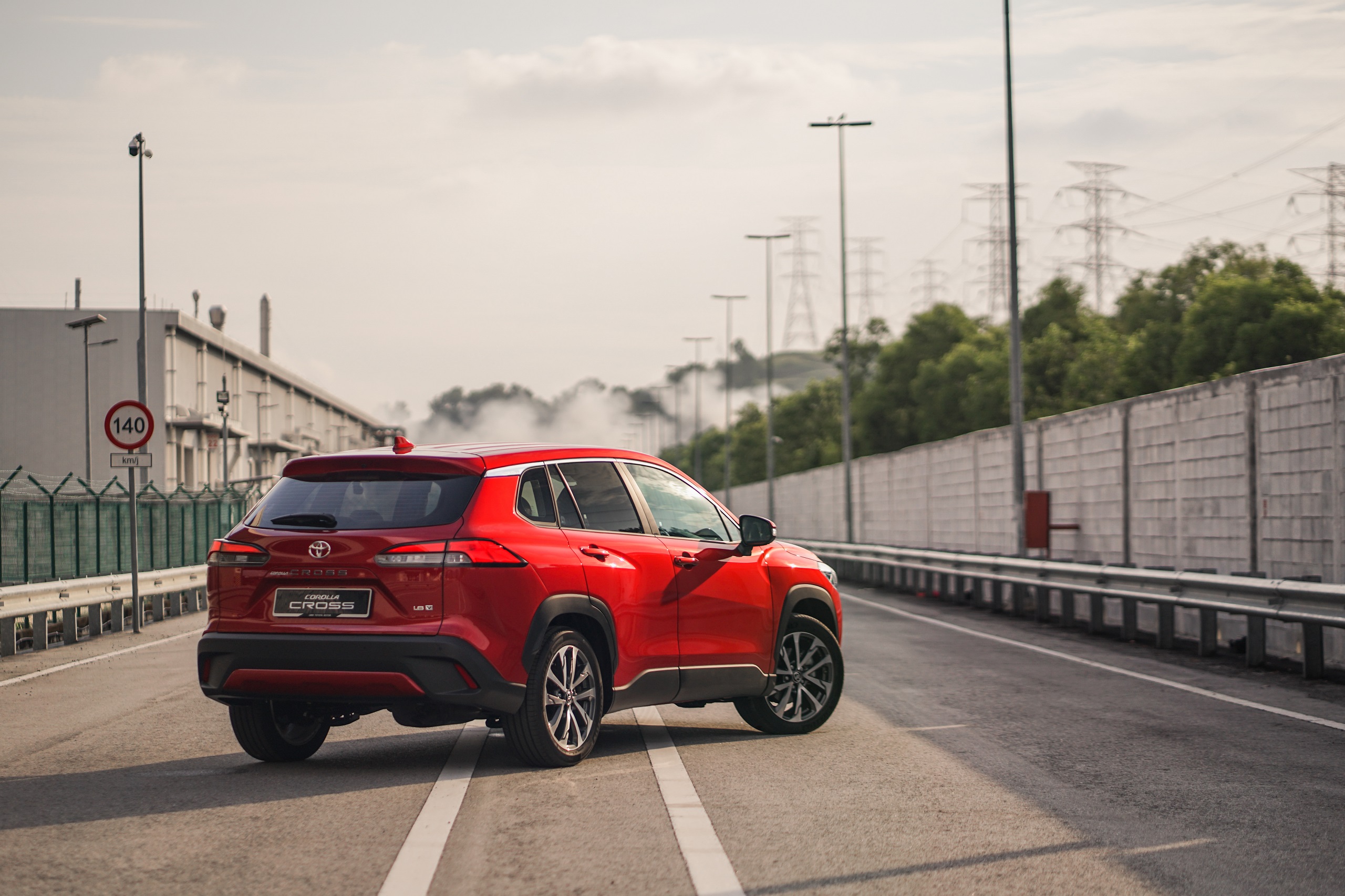 Download 2022 Toyota Corolla Cross [MY-spec] - Rear Three-Quarter HD Wallpaper 2560x1706 #7